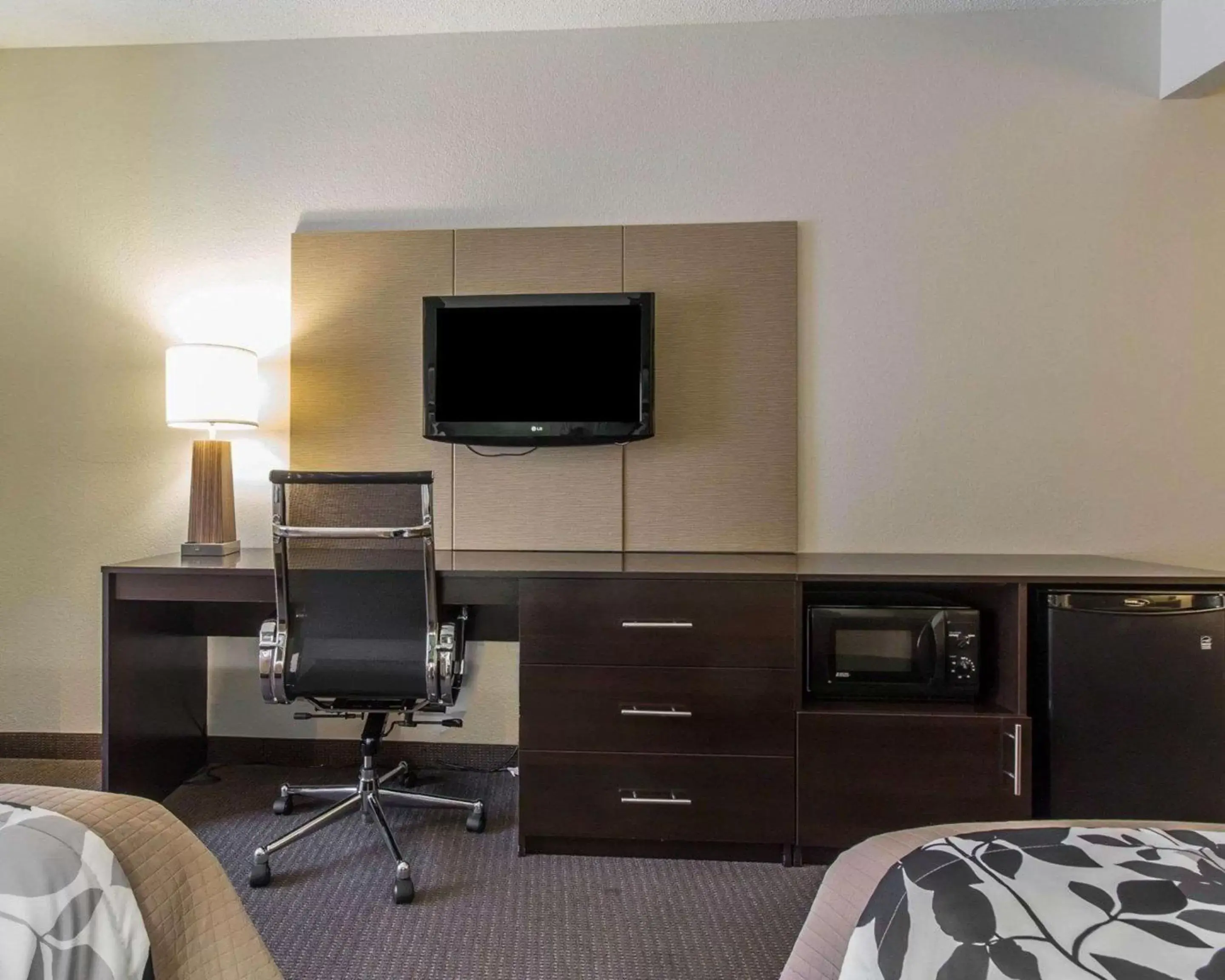 Photo of the whole room, TV/Entertainment Center in Sleep Inn & Suites Middlesboro