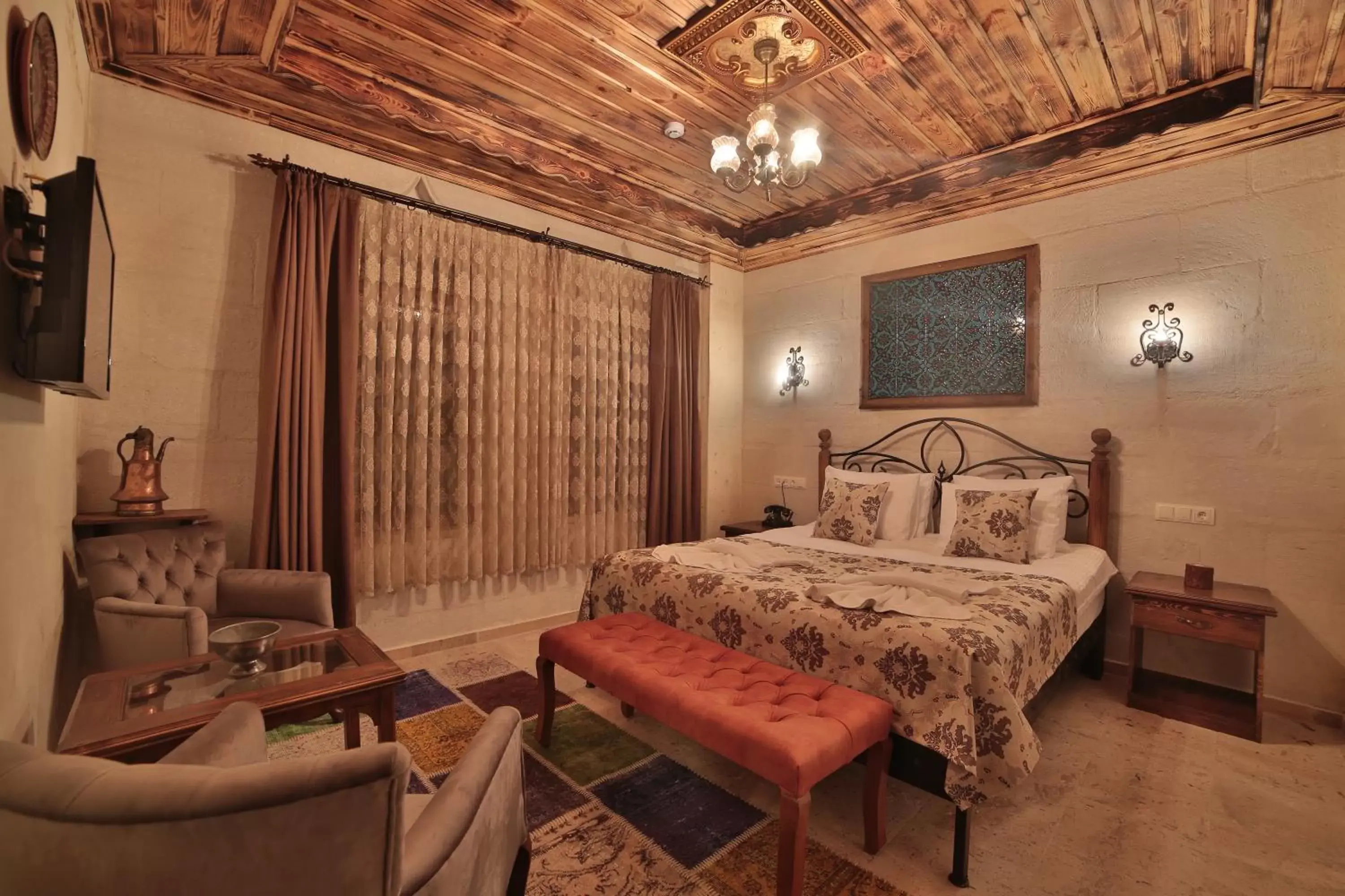 Bed in Caravanserai Inn Hotel