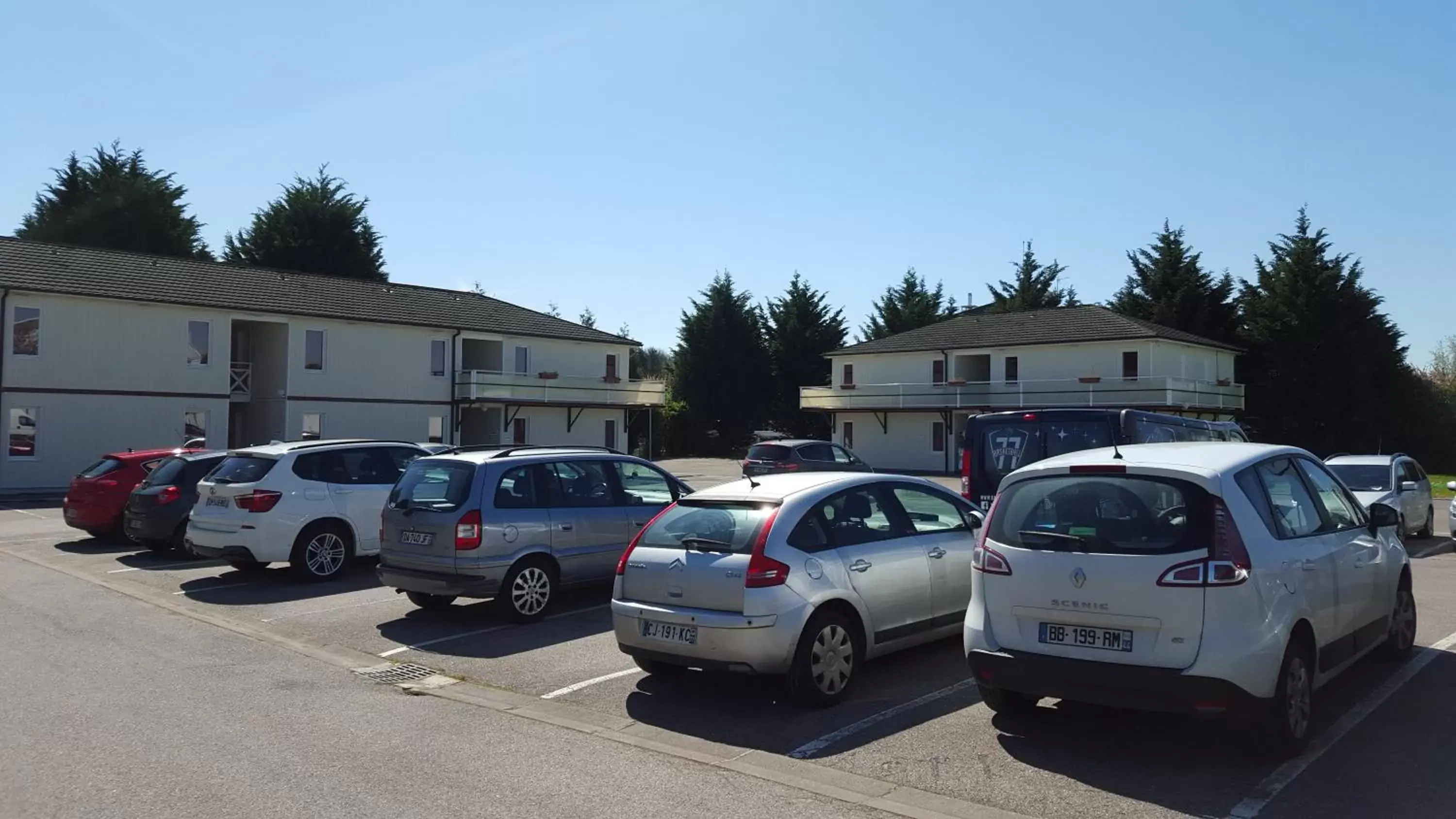Parking, Property Building in Fast Hotel Brie-Comte-Robert