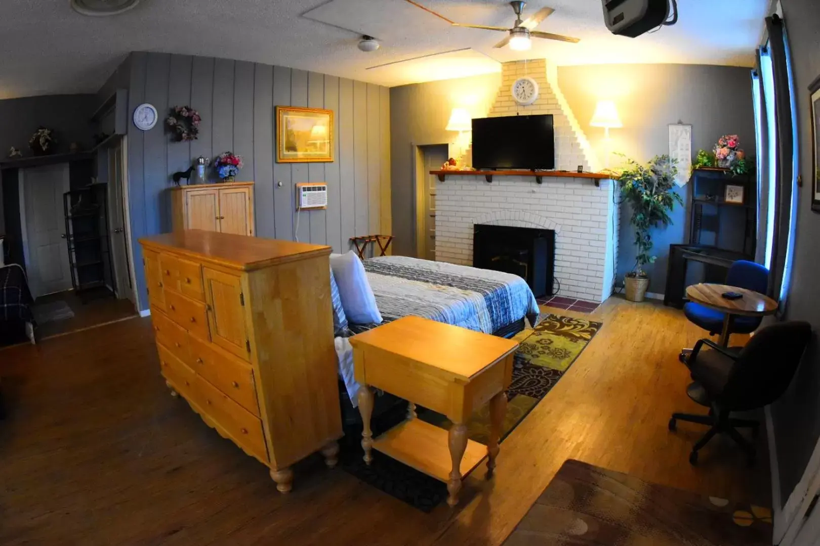 Seating Area in Salmon River Inn