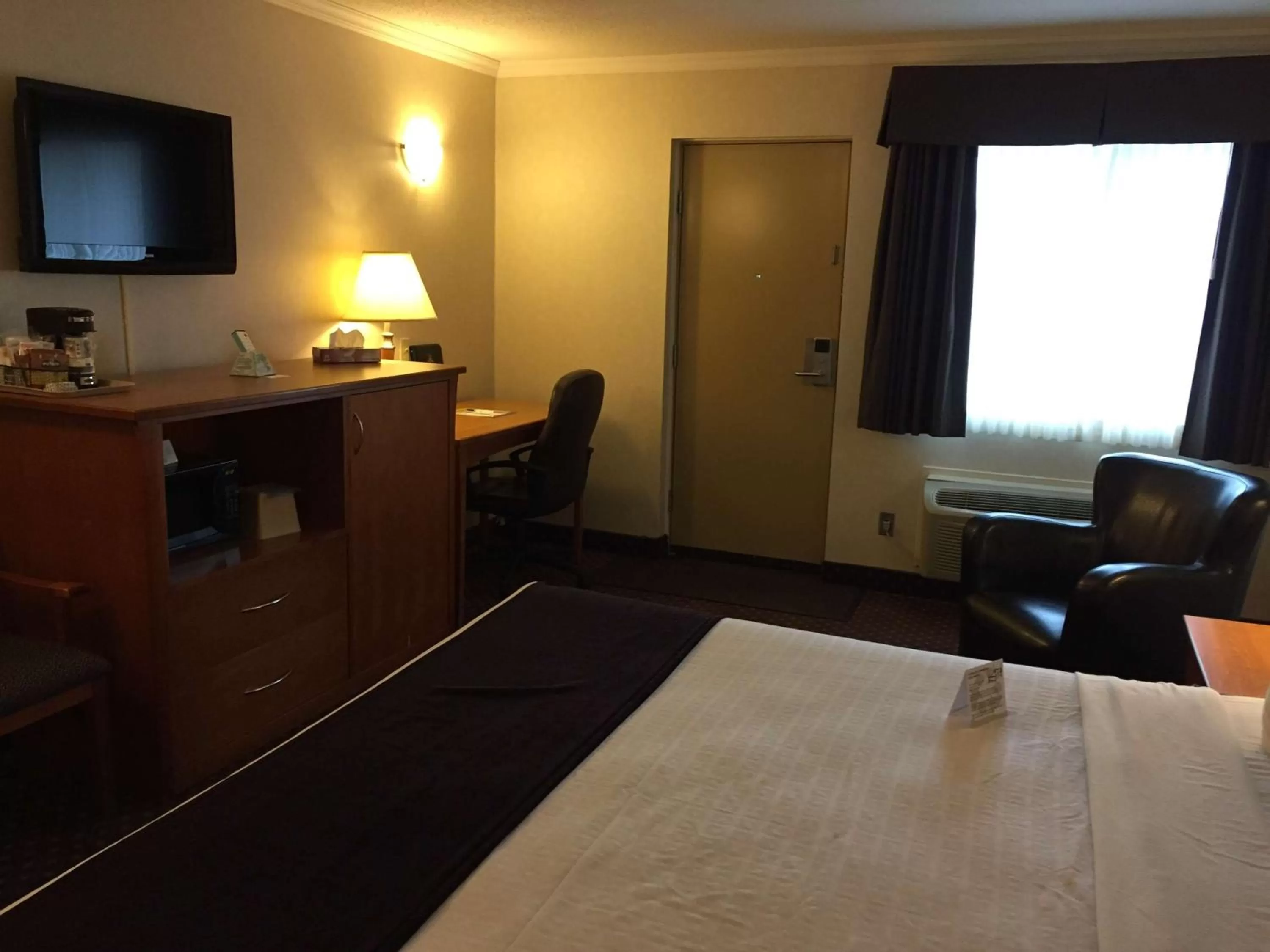Photo of the whole room, Bed in Best Western Thunder Bay Crossroads