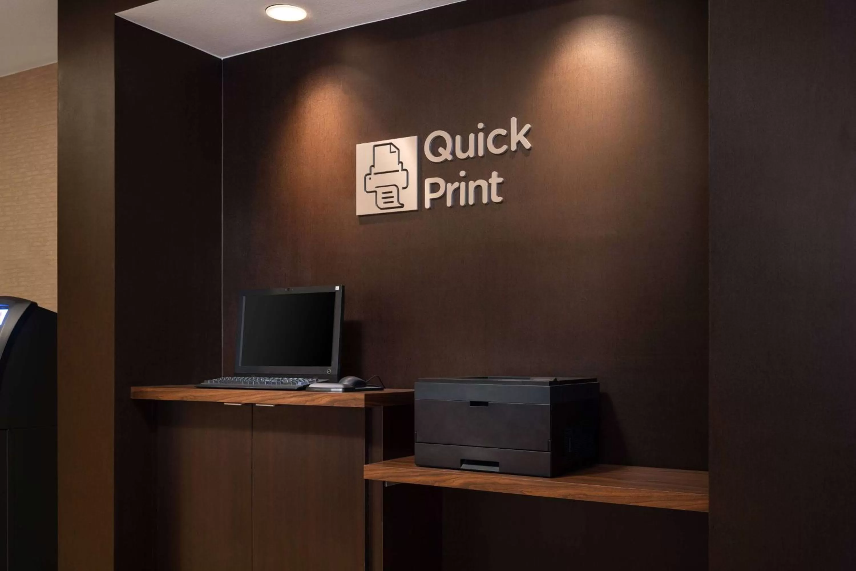 TV and multimedia in Sonesta Select Phoenix Camelback