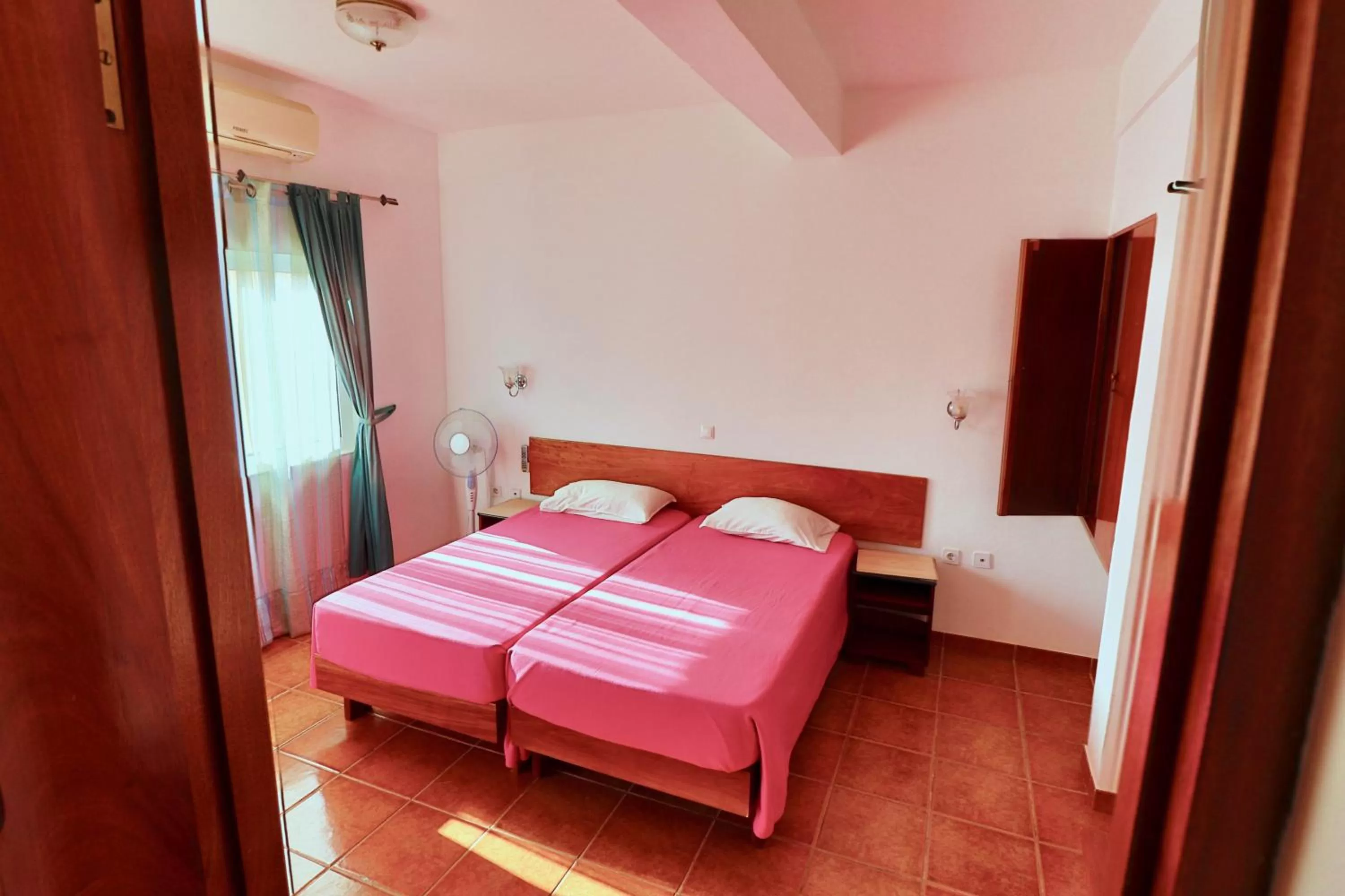 Twin Room in Residencial Che Guevara Bed & Breakfast