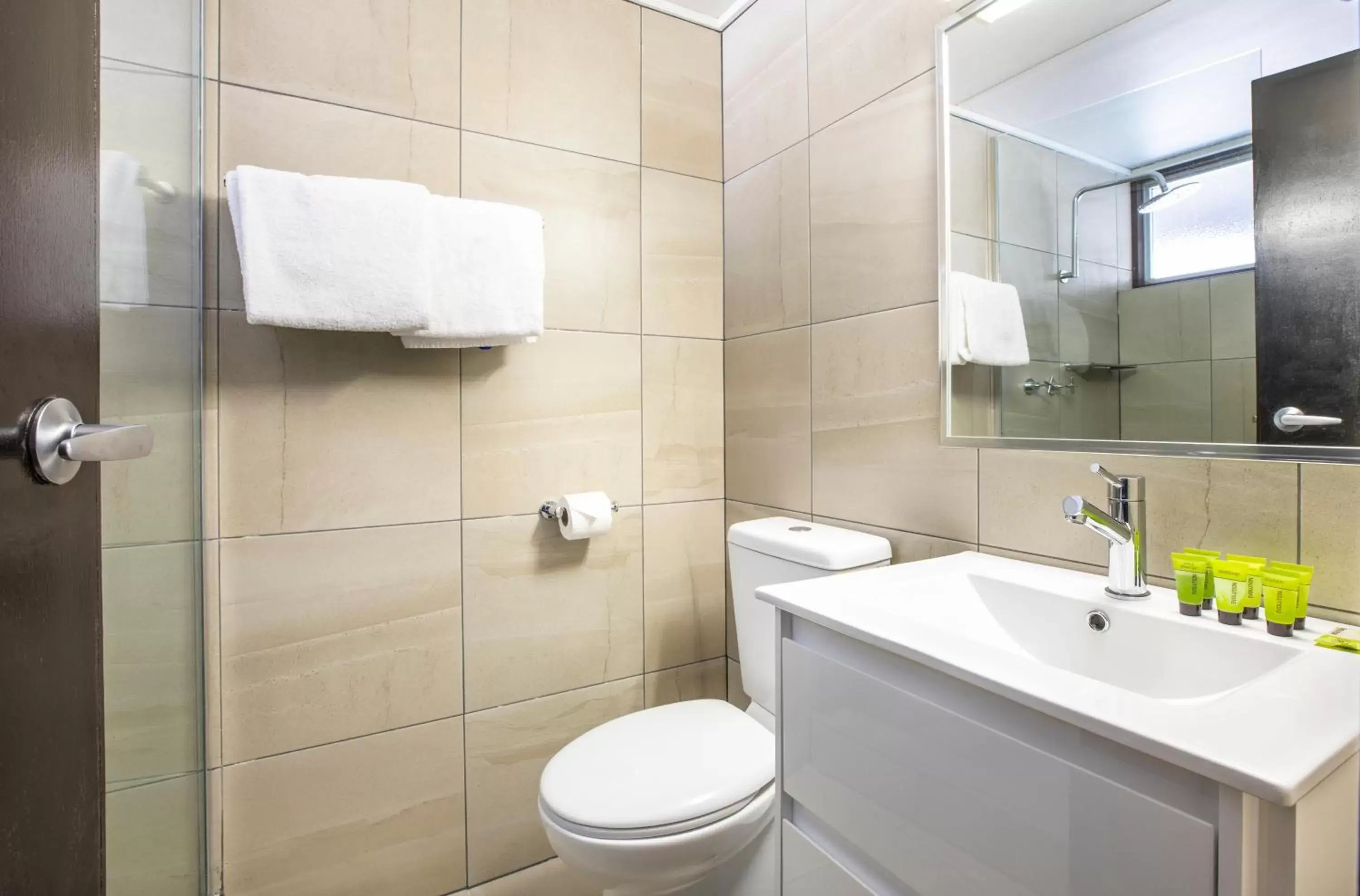 Shower, Bathroom in Nightcap at Glengala Hotel