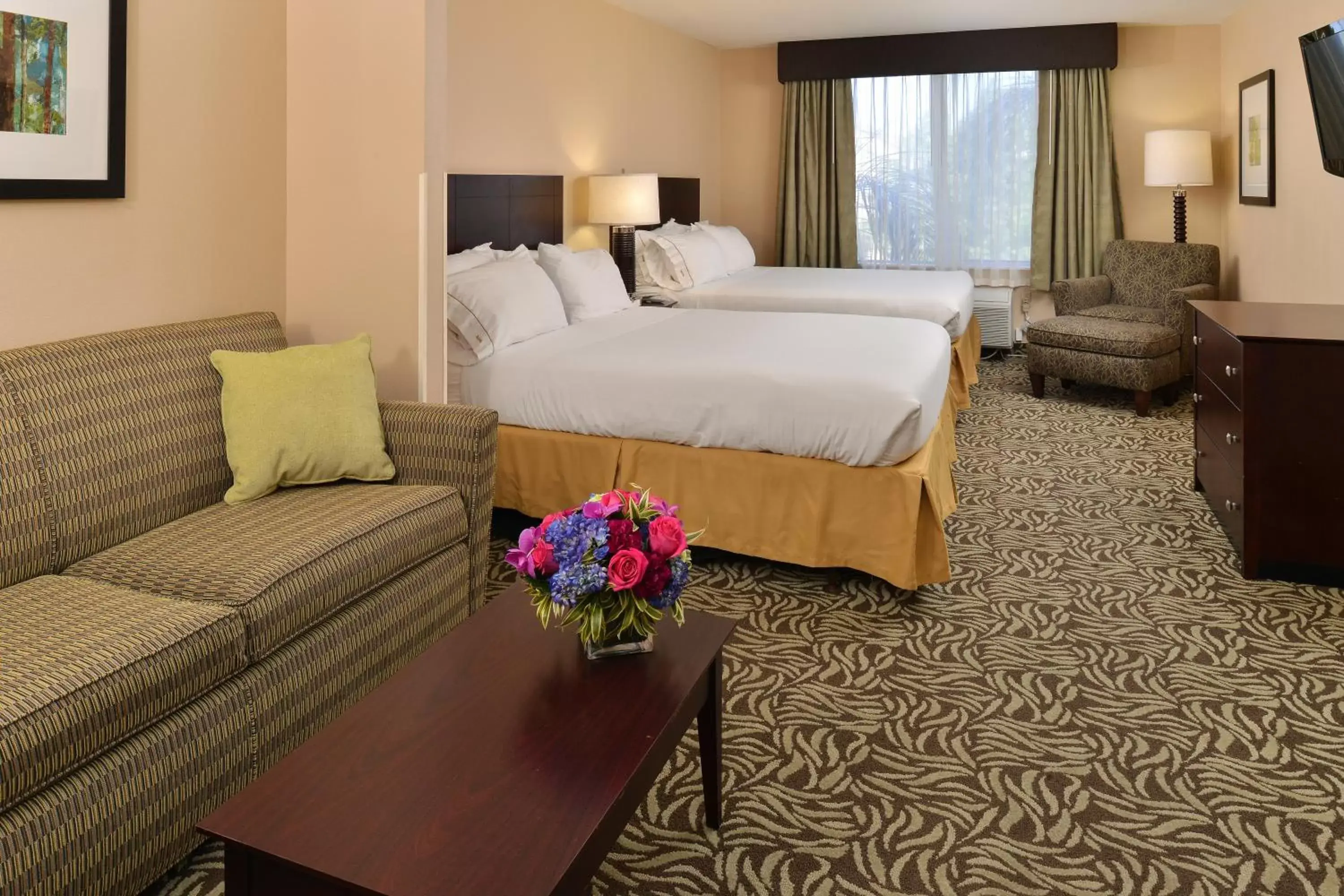 Photo of the whole room, Bed in Holiday Inn Express Fresno River Park Highway 41, an IHG Hotel