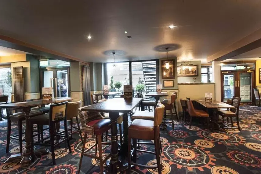 Restaurant/Places to Eat in The Crown Hotel Wetherspoon