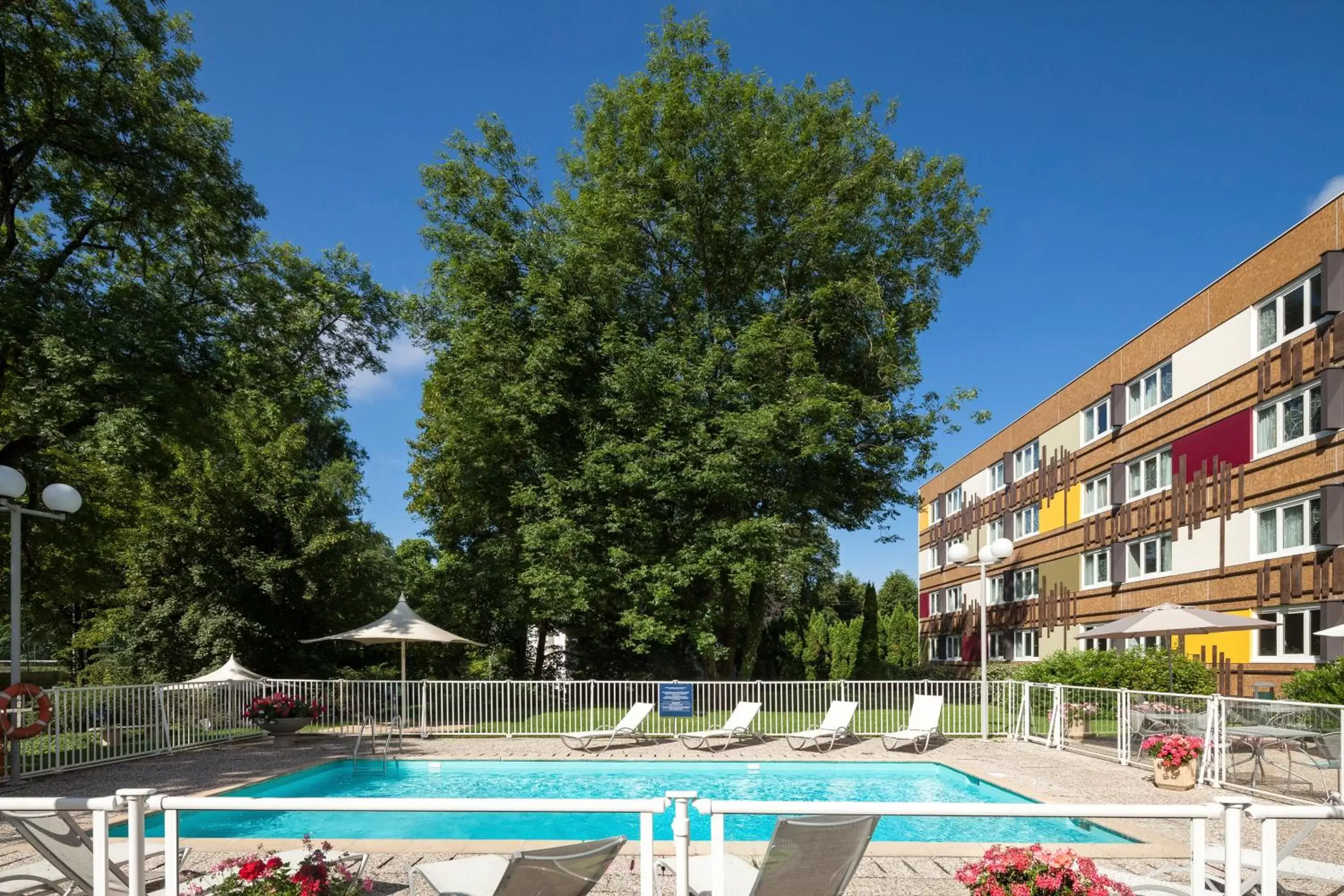 Swimming Pool in ibis Styles Besançon