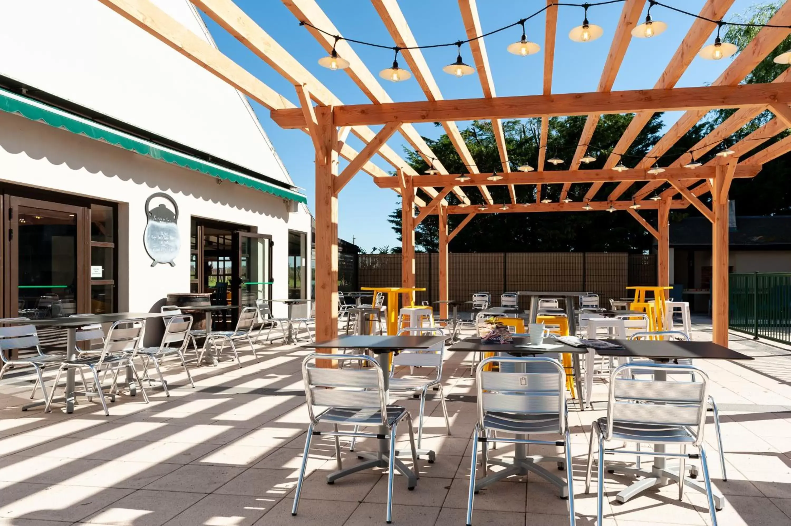 Patio, Restaurant/Places to Eat in Campanile Beaune