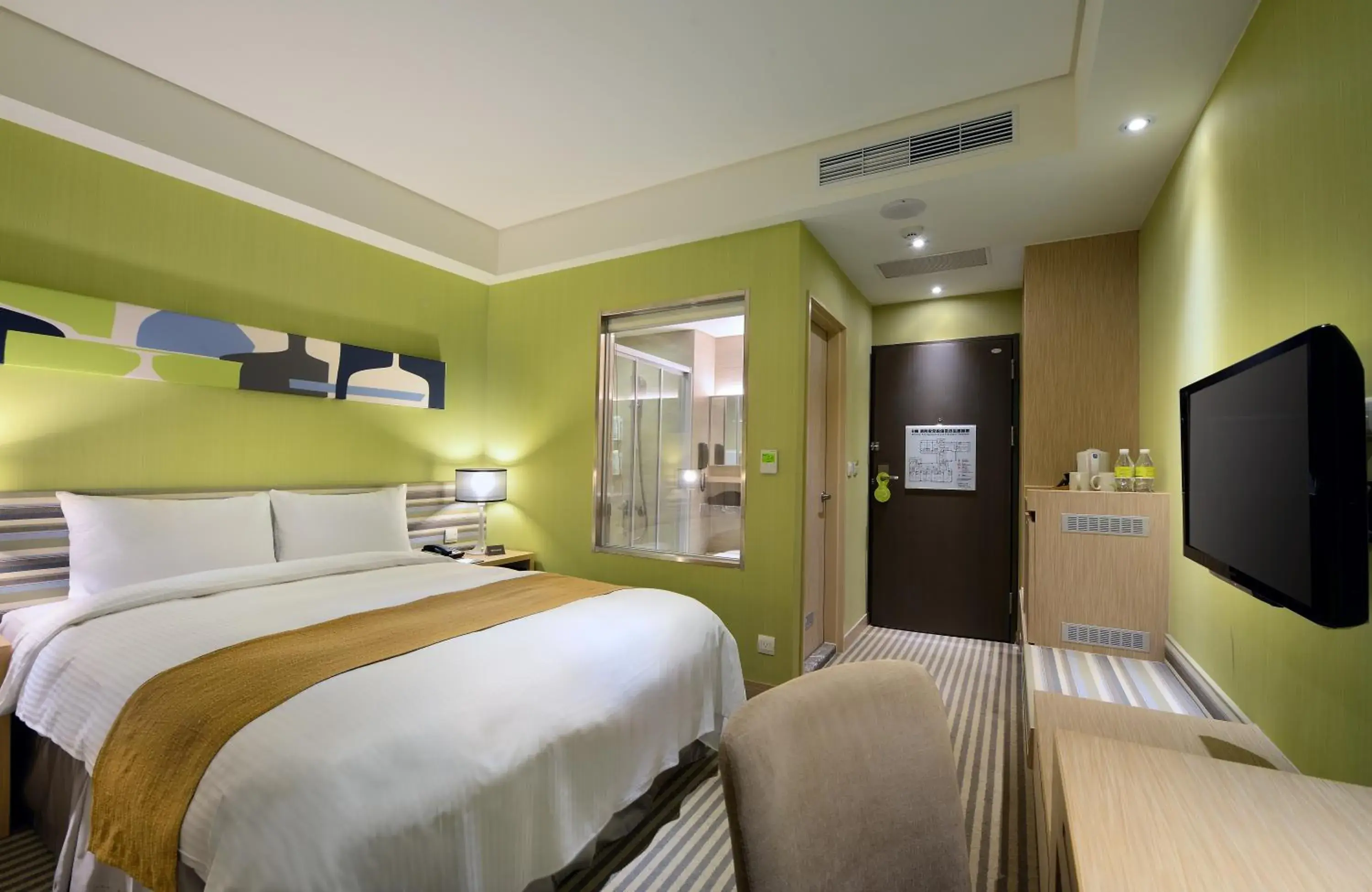 Photo of the whole room, Bed in Park City Hotel Central Taichung