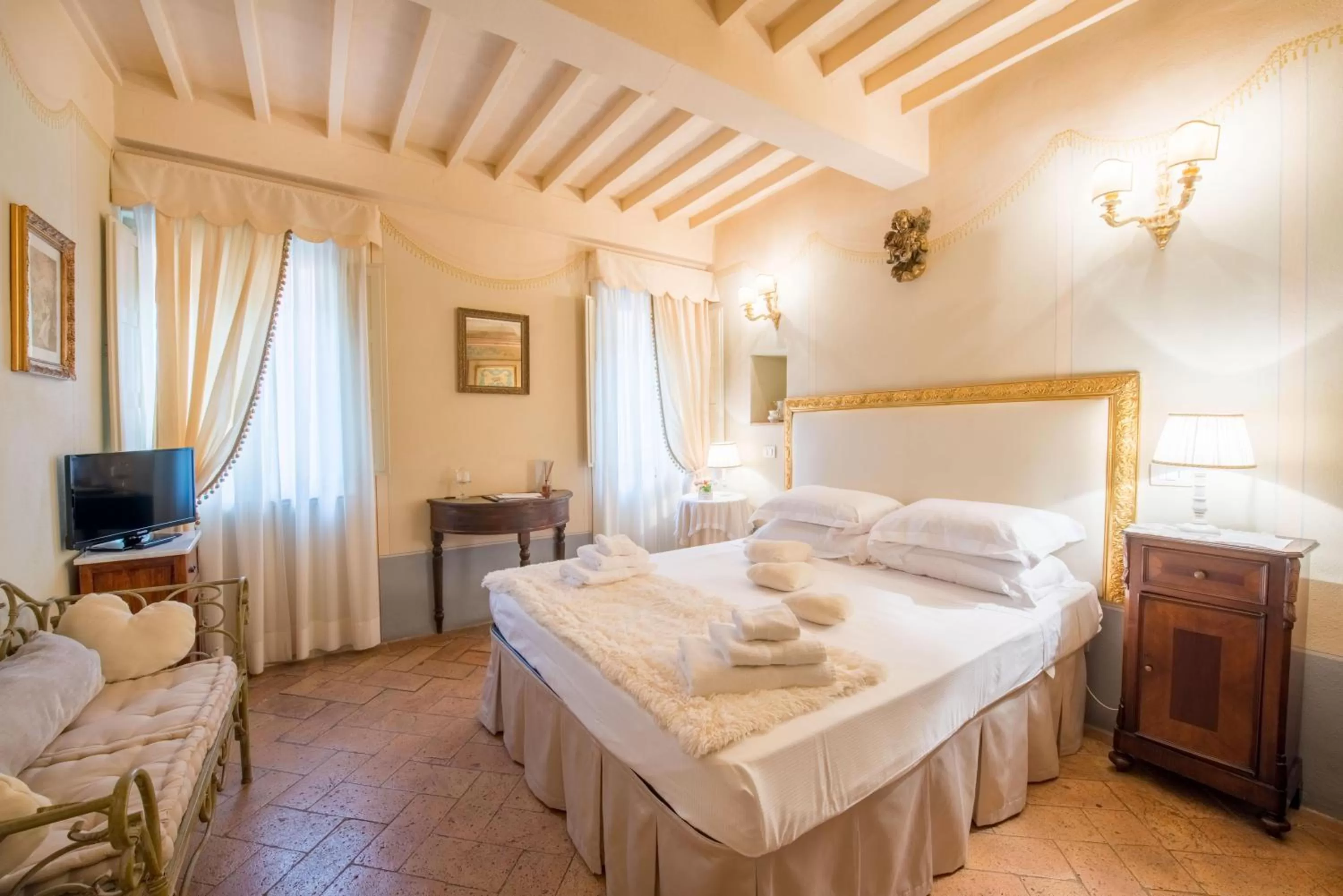 Other, Bed in TORRE GIARDINO SEGRETO B&B- Borgo Capitano Collection - Albergo diffuso