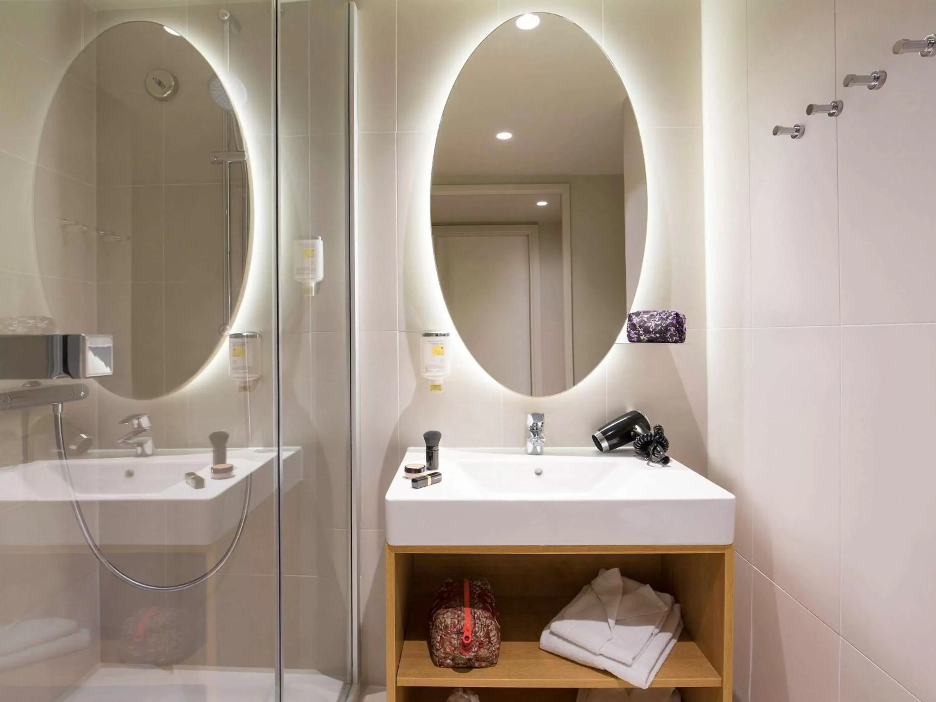Photo of the whole room, Bathroom in Aparthotel Adagio access München City Olympiapark