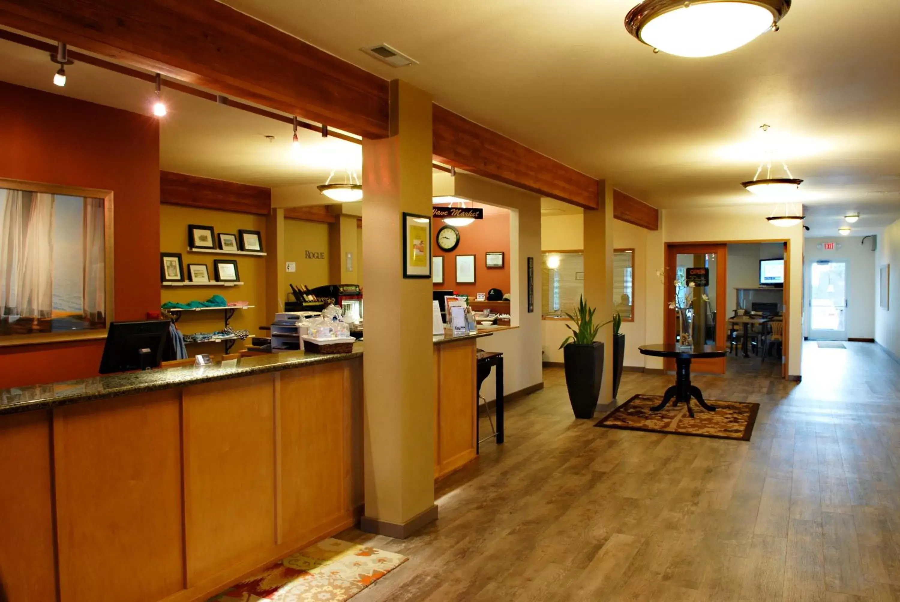Lobby or reception, Restaurant/Places to Eat in Inn at Wecoma