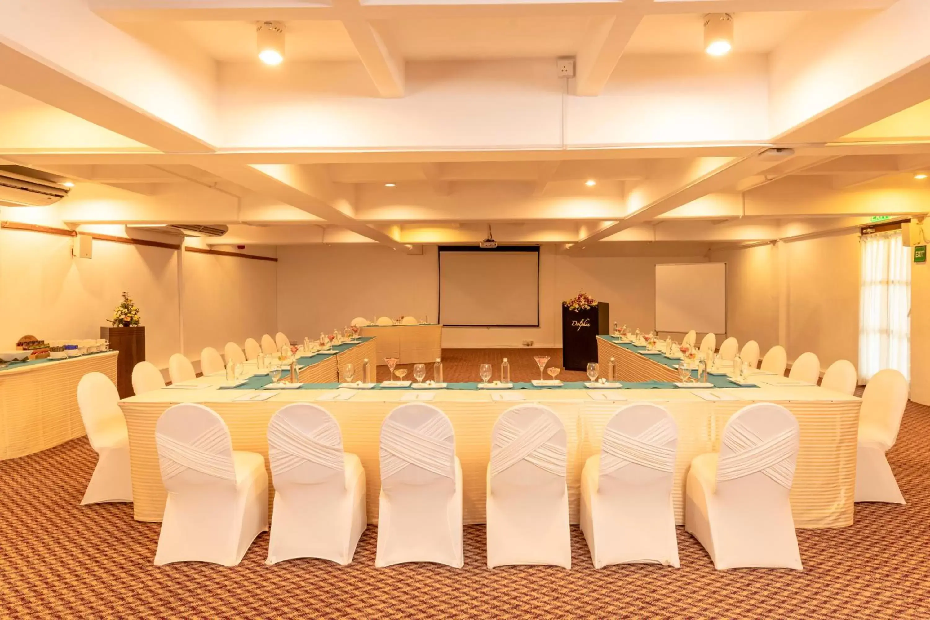 Meeting/conference room, Banquet Facilities in Club Hotel Dolphin