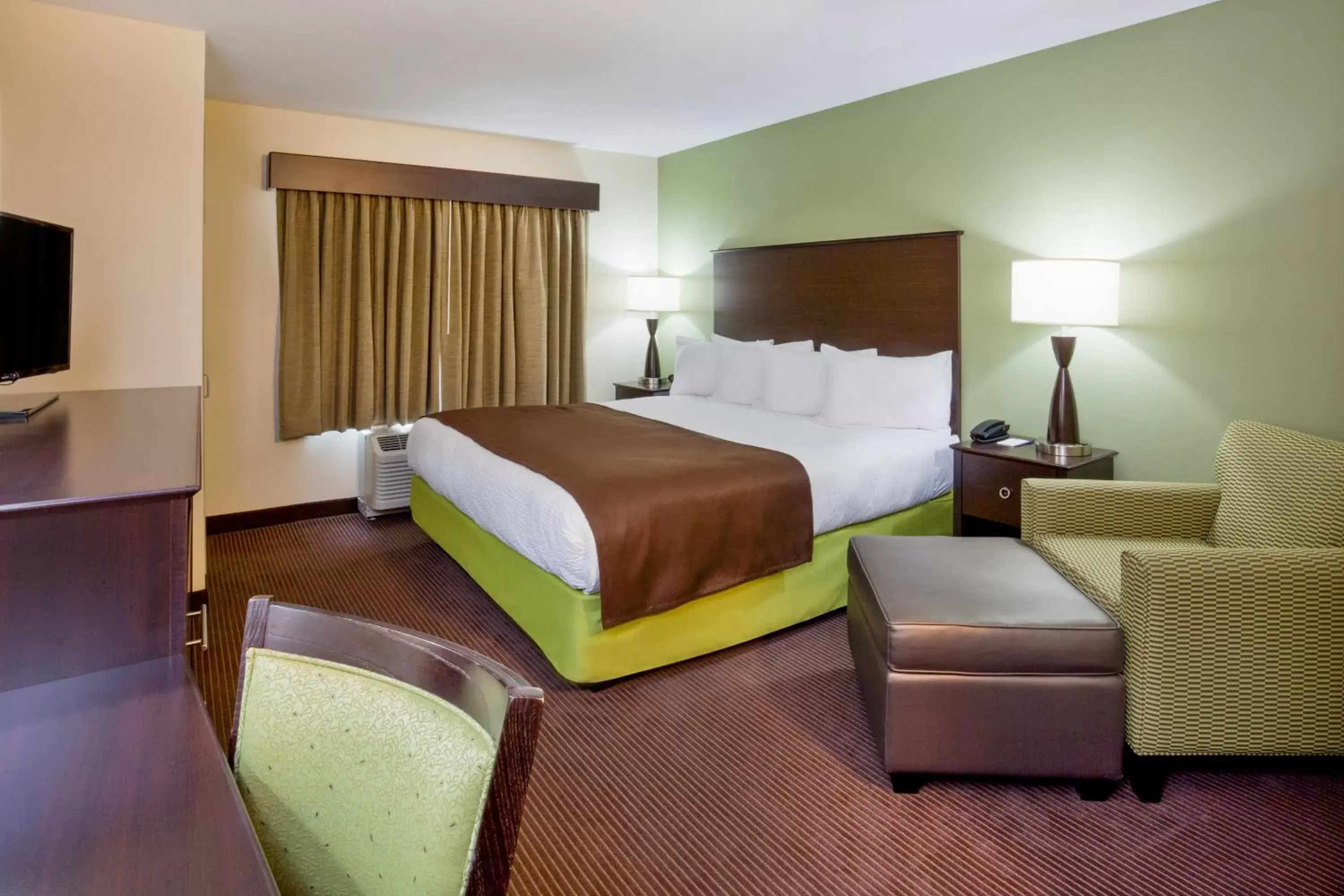 King Room - Non-Smoking in AmericInn by Wyndham Hartford SD