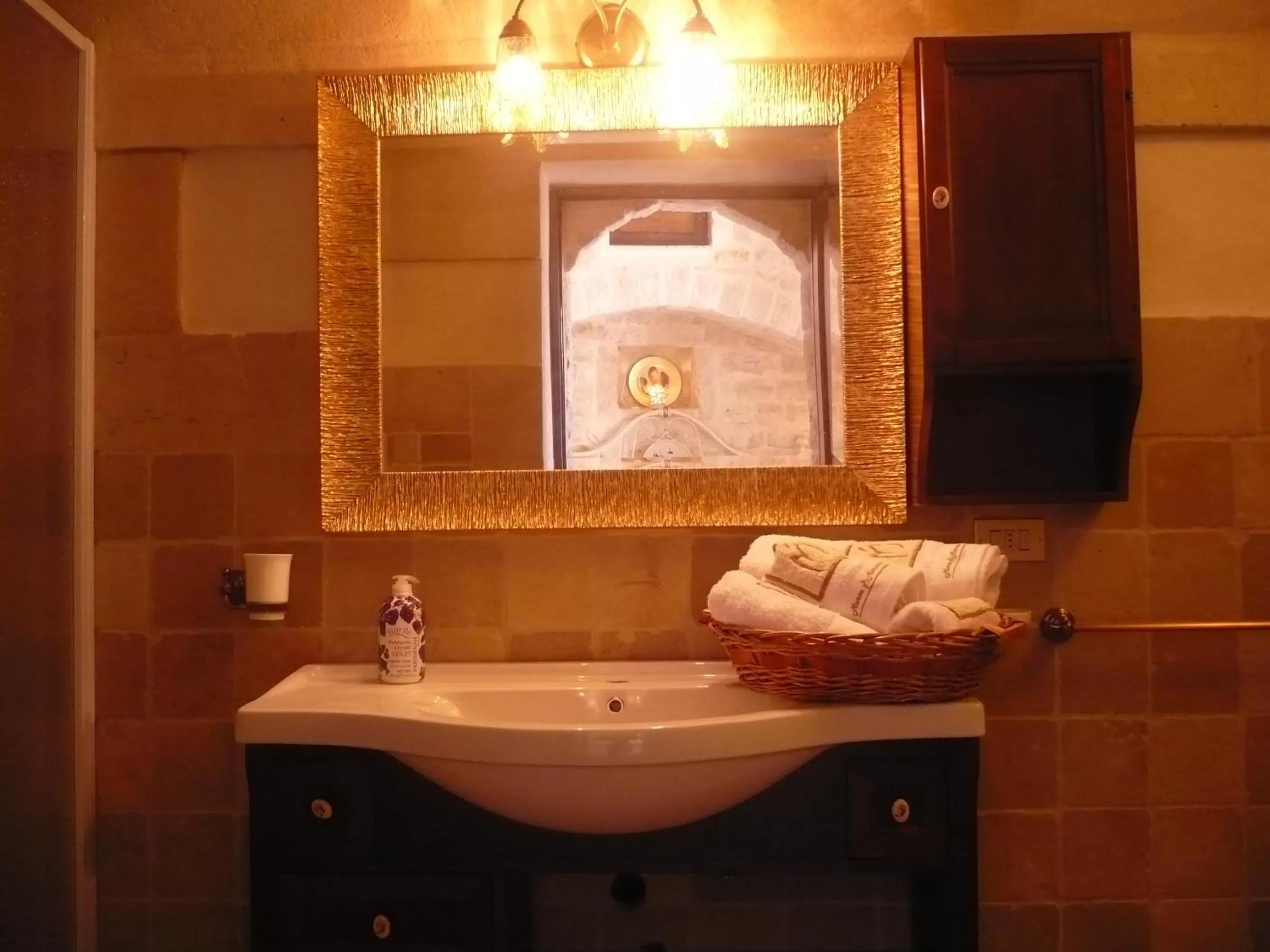 Bathroom in L'Isola Felice e Trulli Sotto Le Stelle