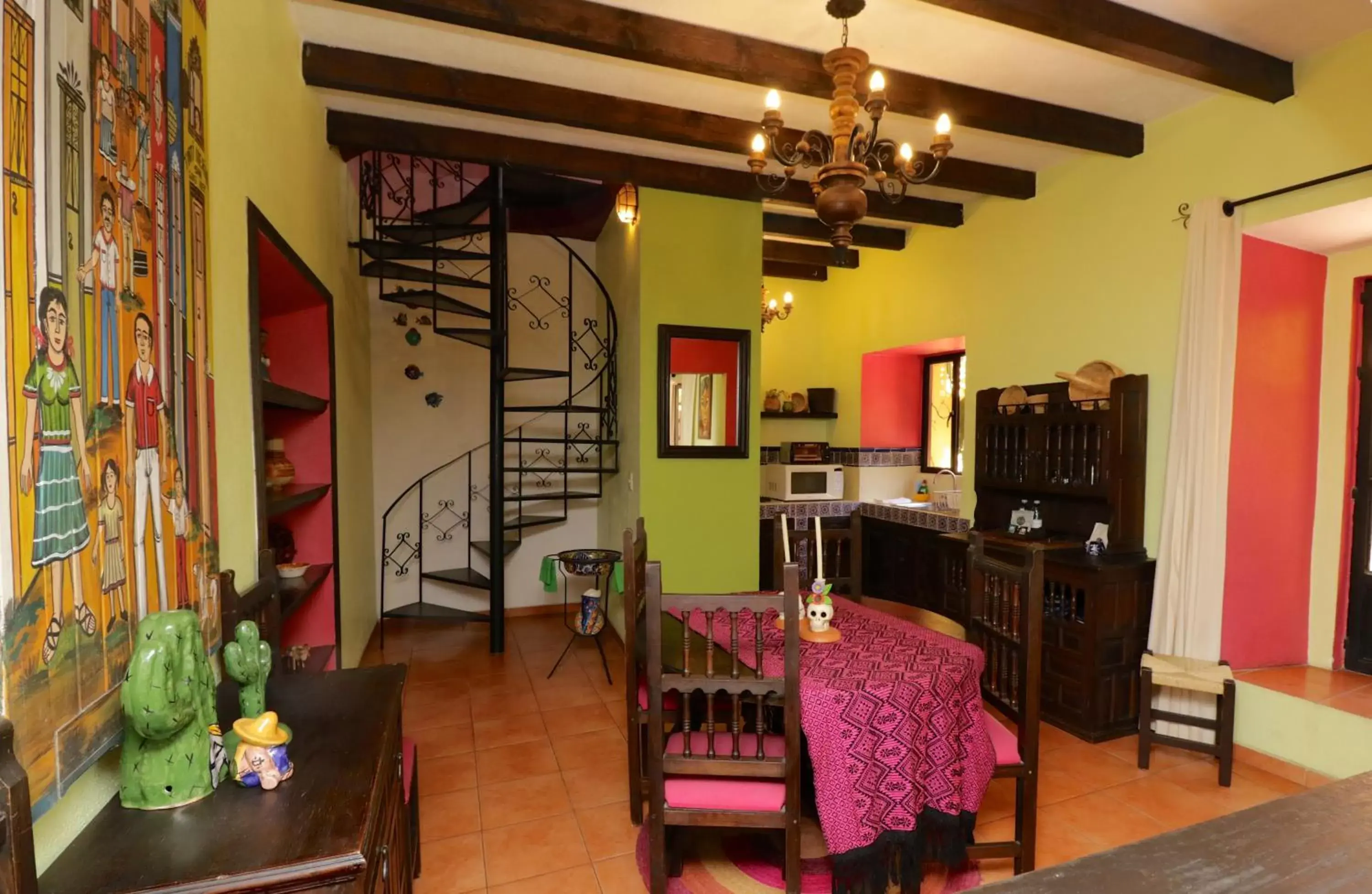 Kitchen or kitchenette, Dining Area in Casa Mia Suites