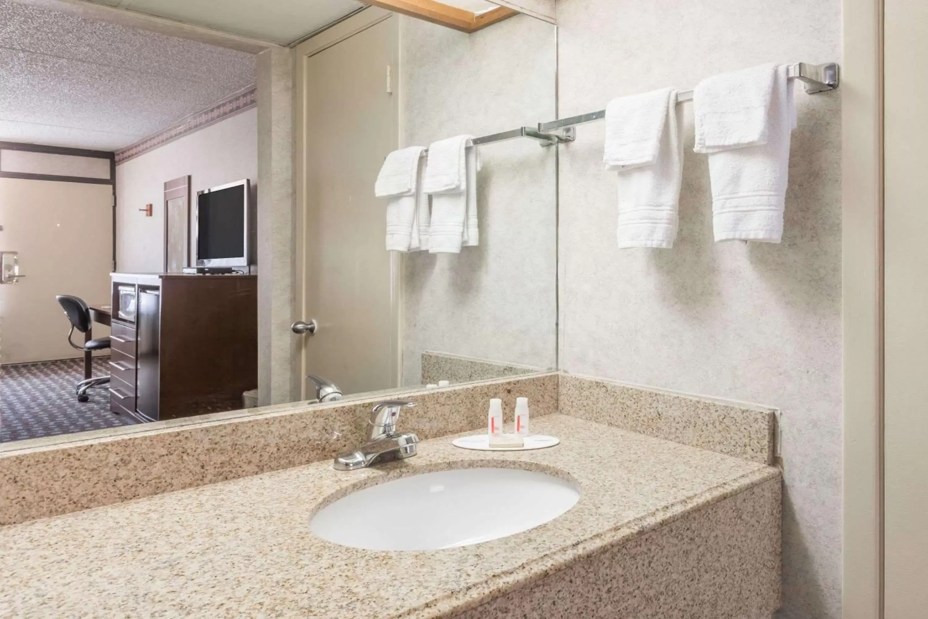 Bathroom in Days Inn by Wyndham Midland