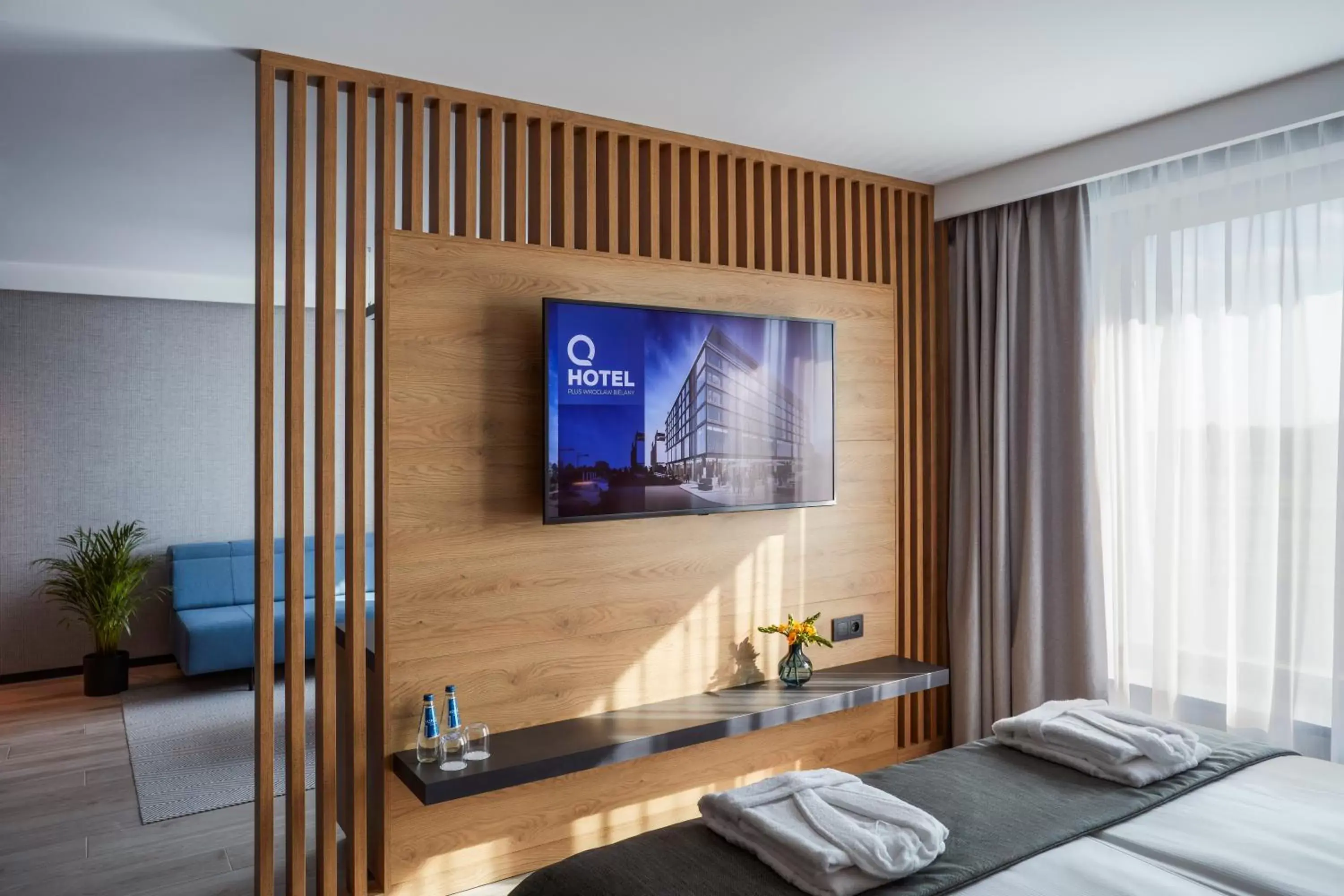 Photo of the whole room, TV/Entertainment Center in Q Hotel Plus Wrocław Bielany