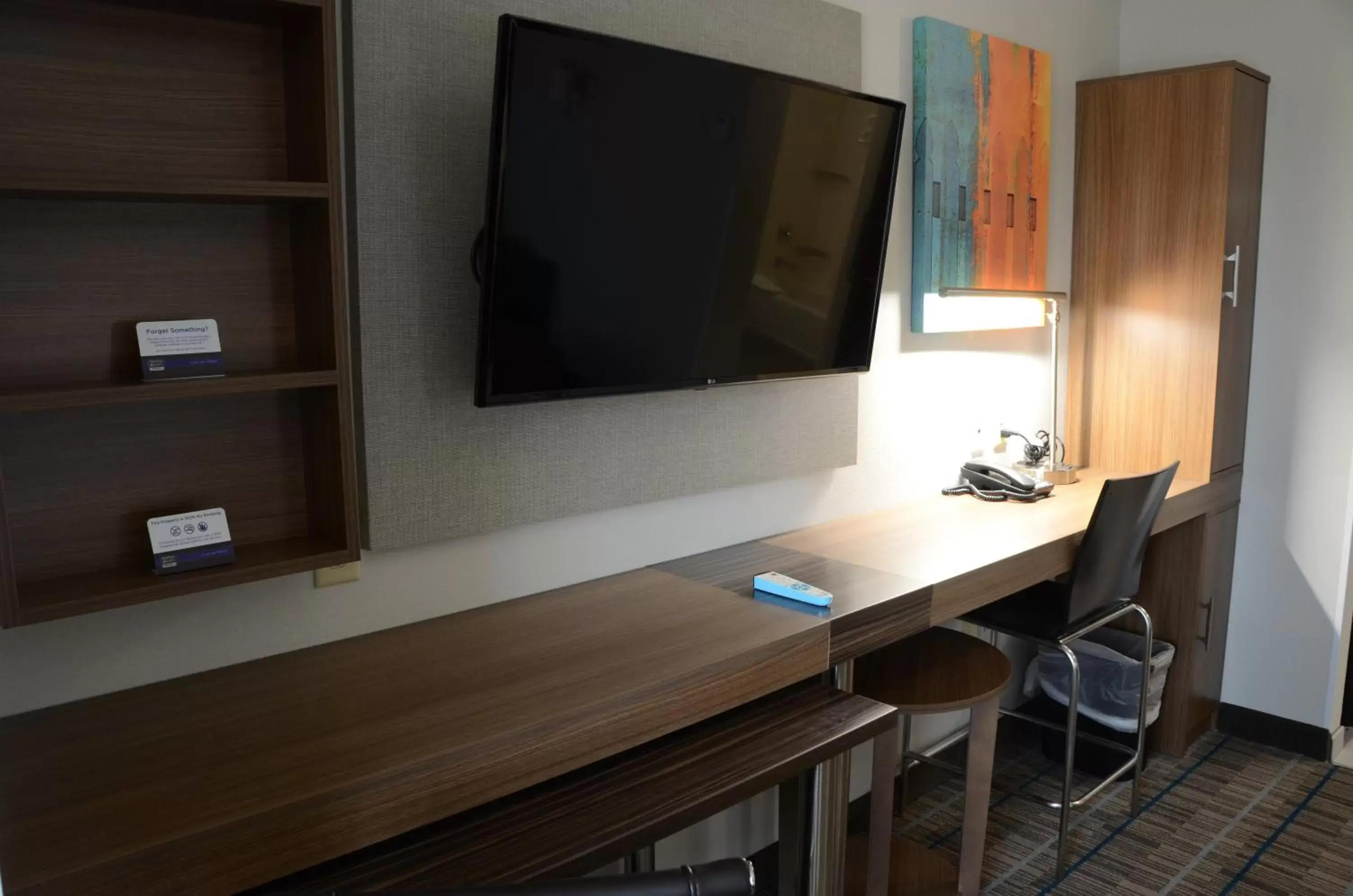 TV and multimedia, TV/Entertainment Center in MainStay Suites