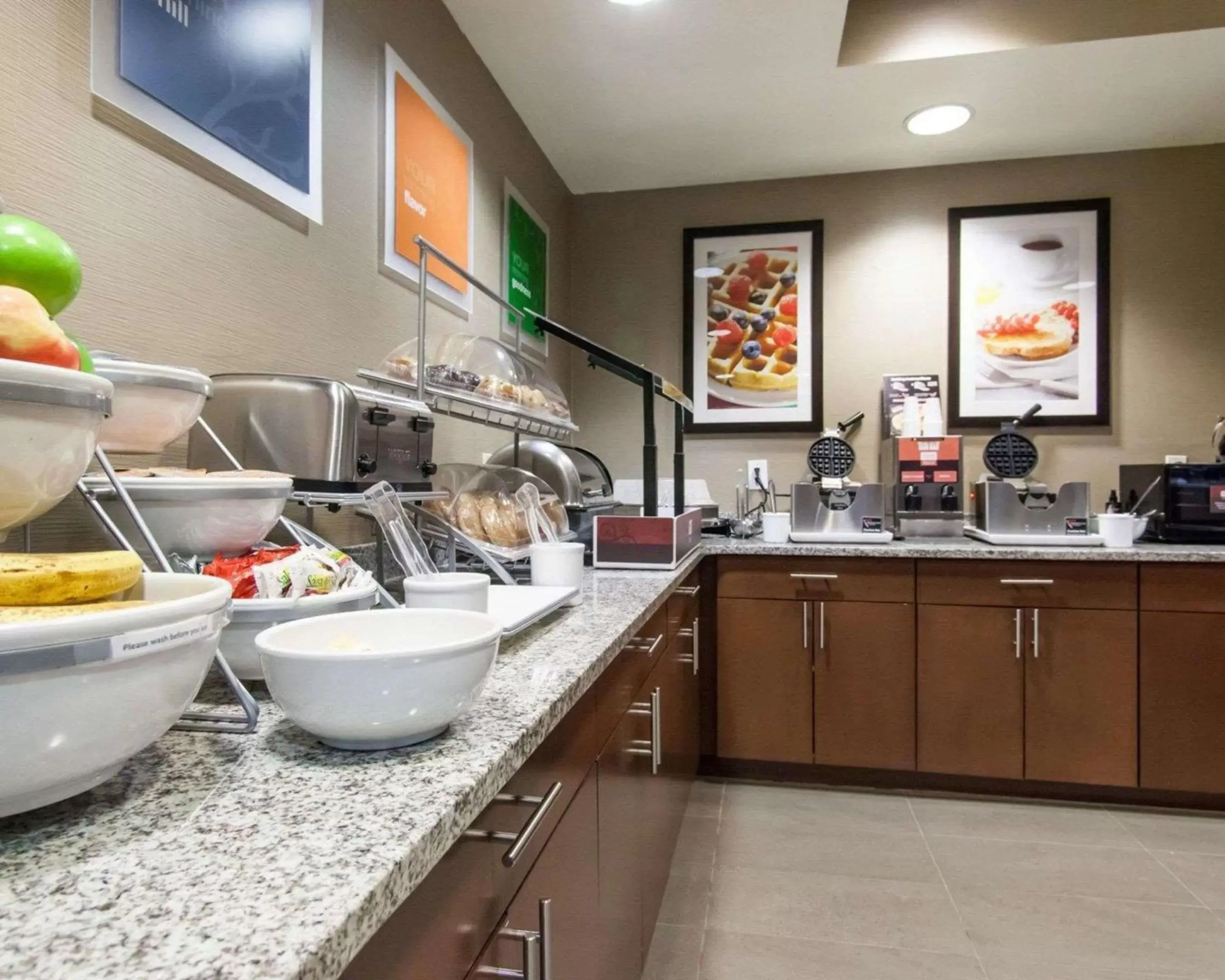 Restaurant/places to eat, Food in Comfort Suites Central / I-44