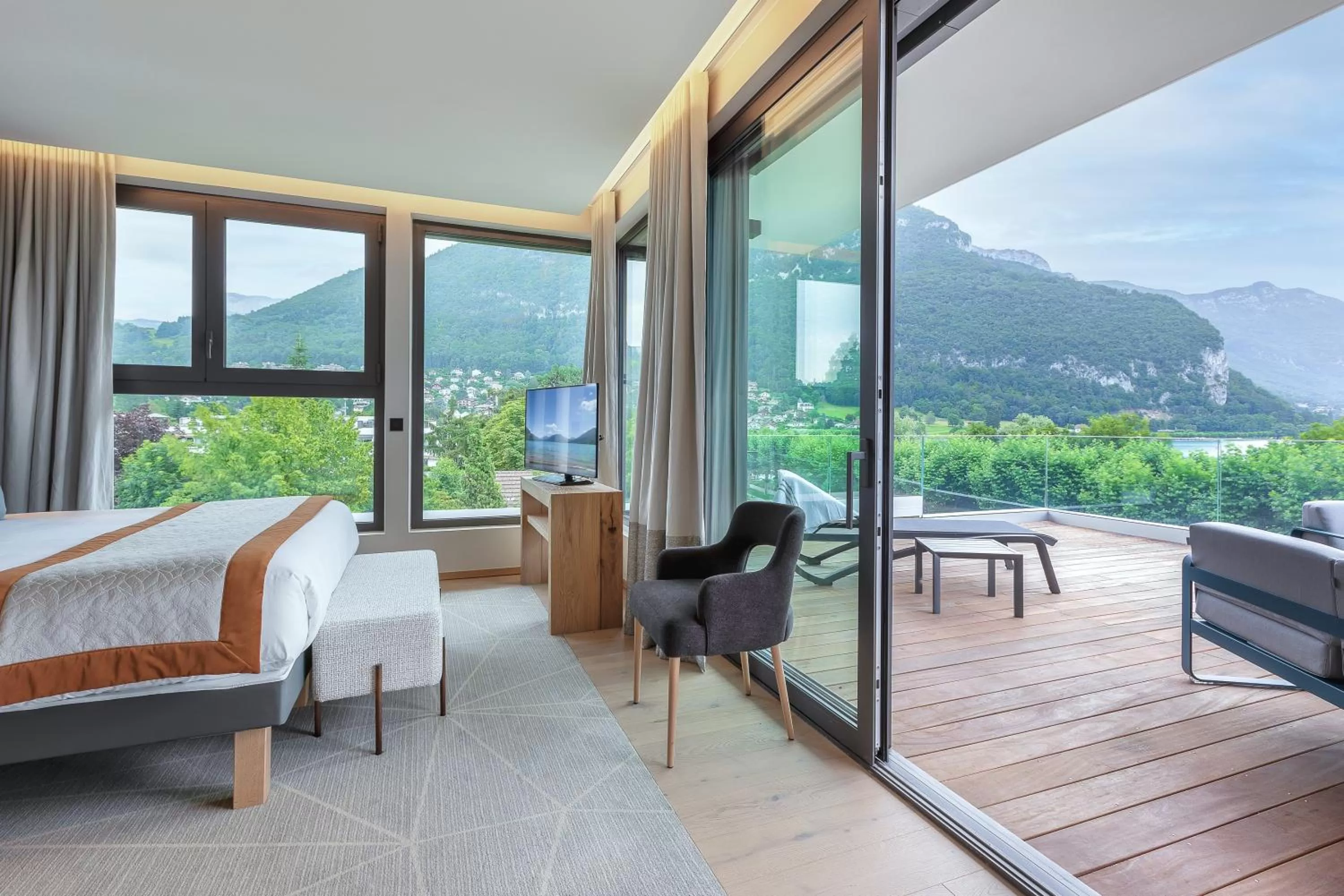 View (from property/room), Bed in Rivage Hôtel & Spa Annecy