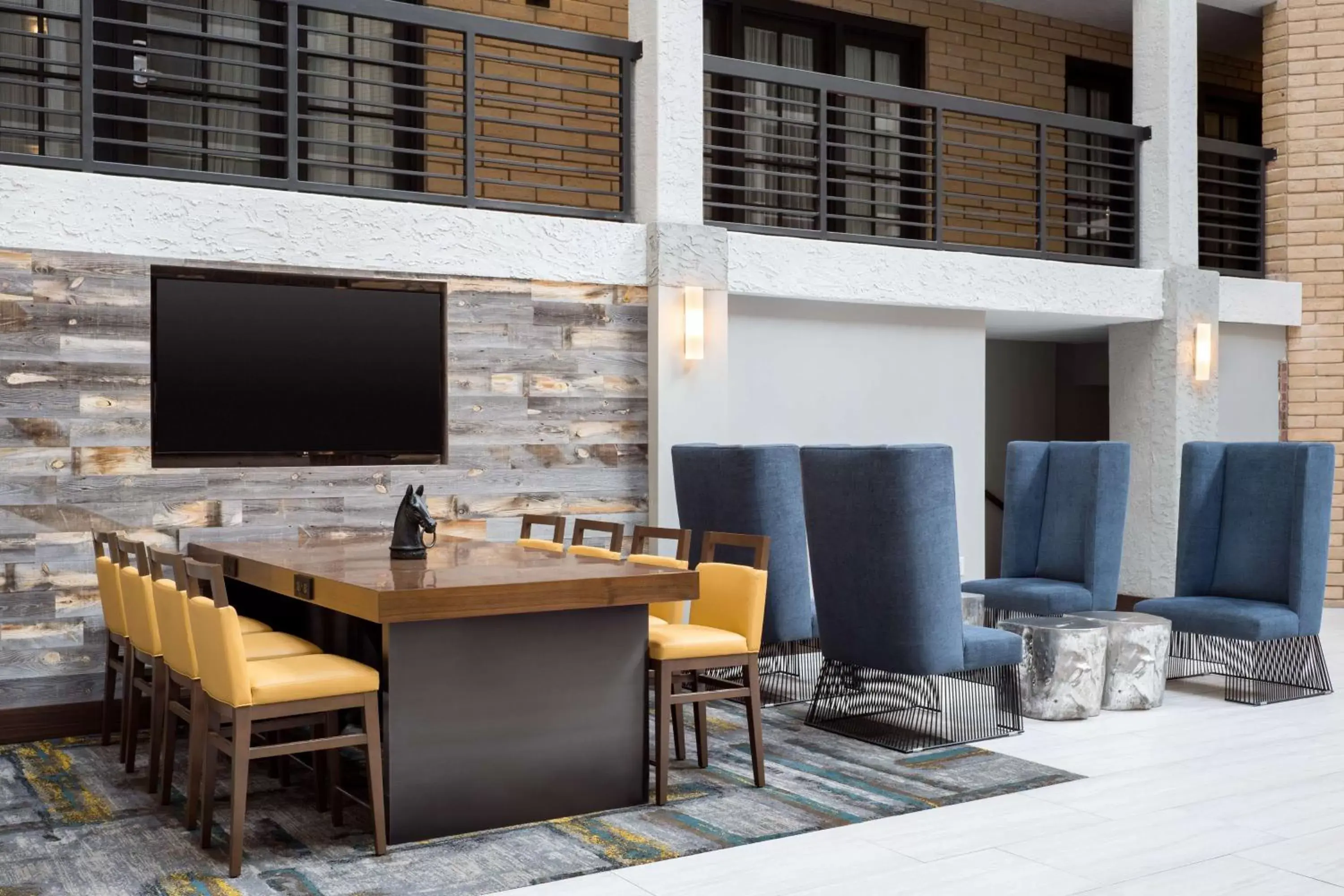 Lobby or reception, TV/Entertainment Center in Embassy Suites by Hilton Austin Central