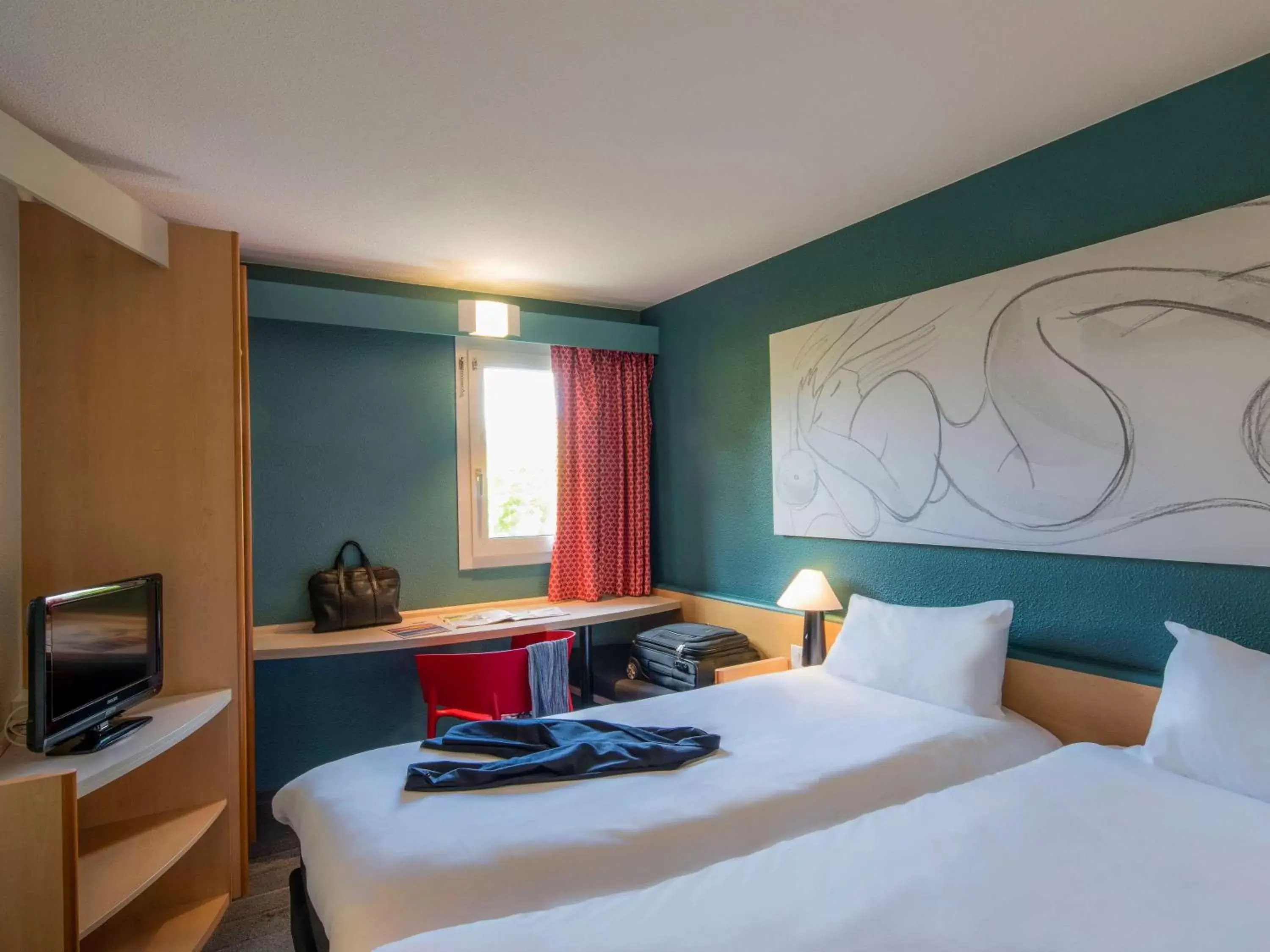 Photo of the whole room, Bed in ibis Lille Roubaix Centre Grand-Place