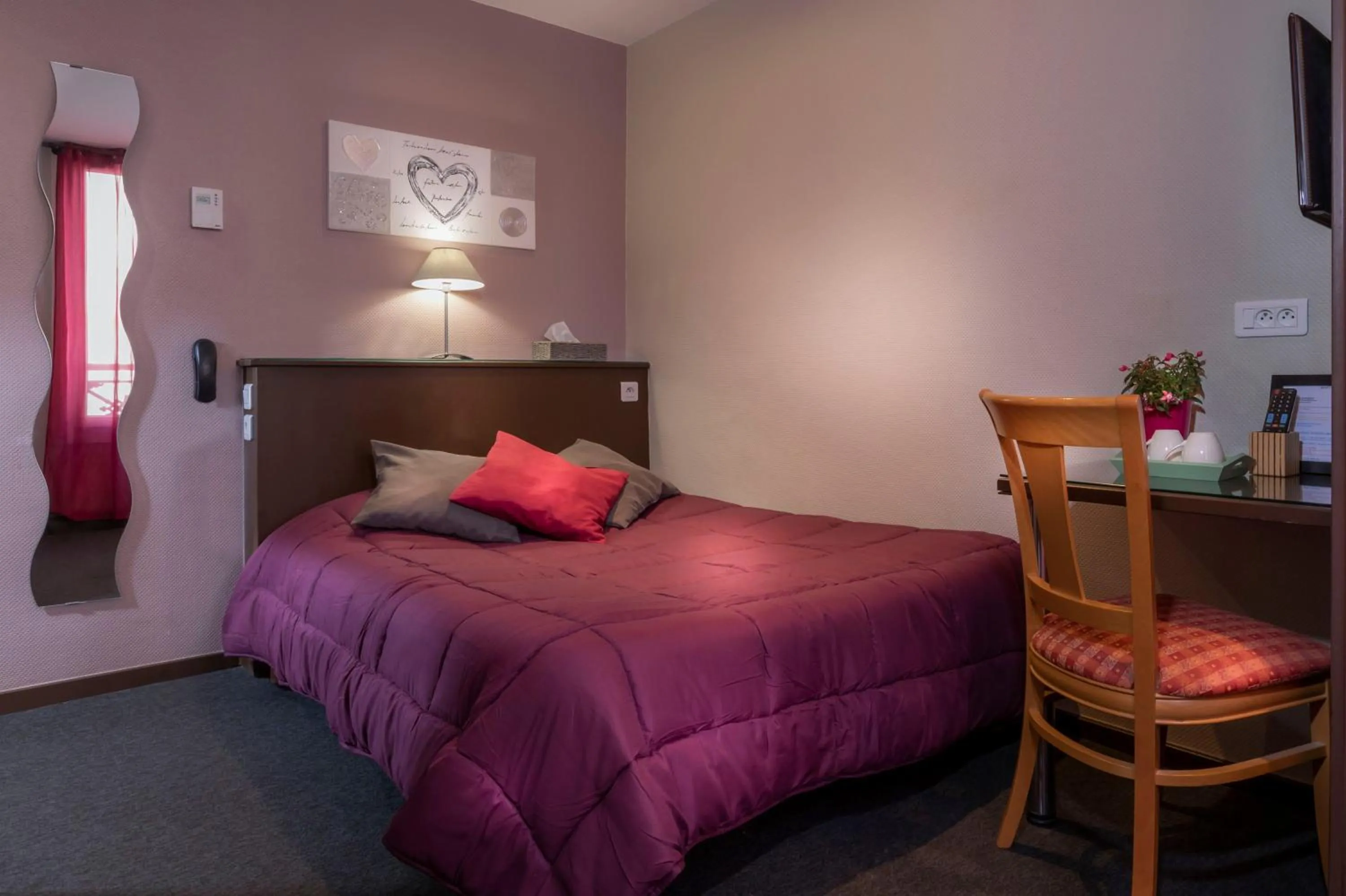 Bed in Hôtel Montsouris Orléans