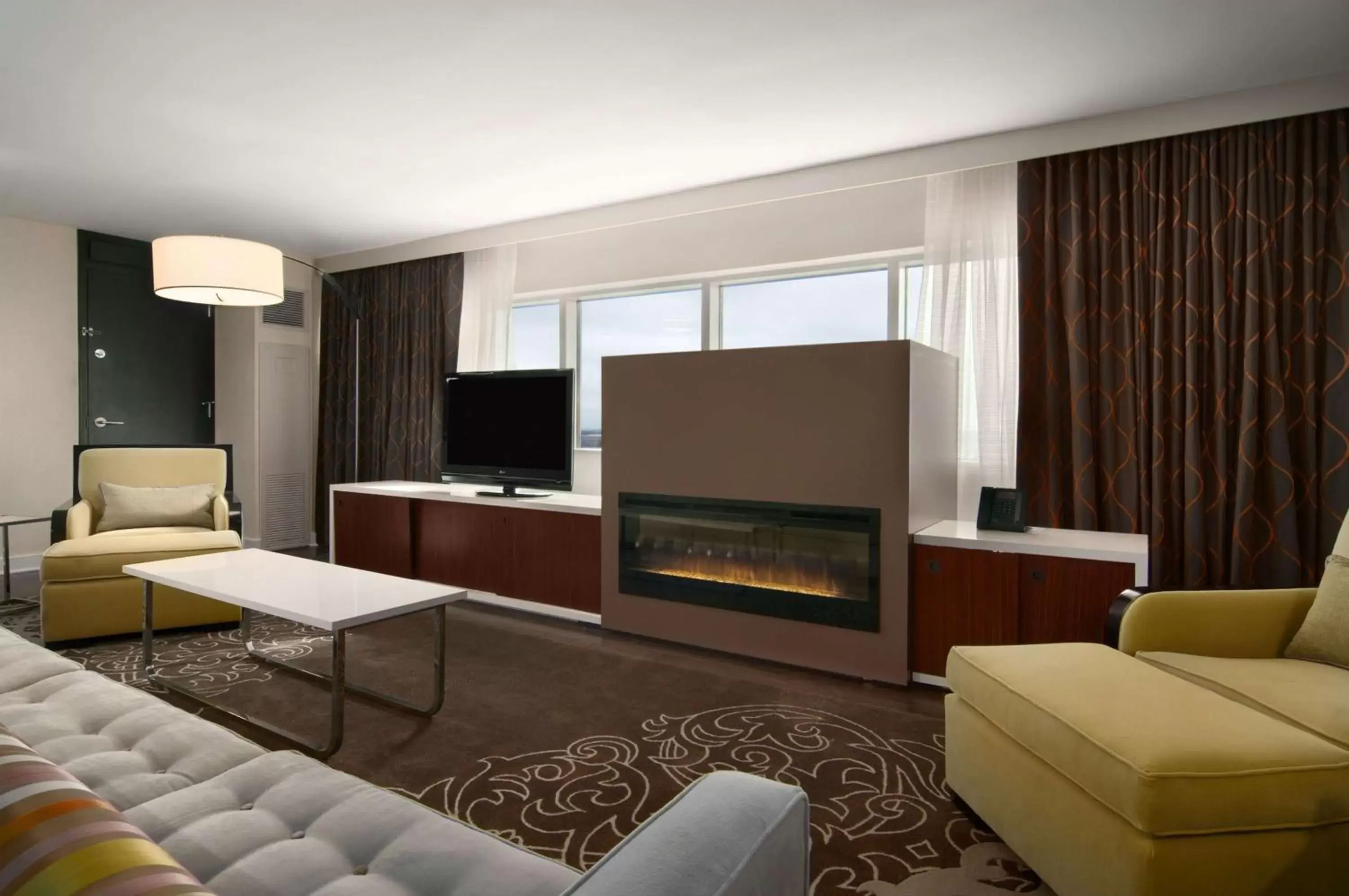 Living room, TV/Entertainment Center in Hilton Atlanta Airport