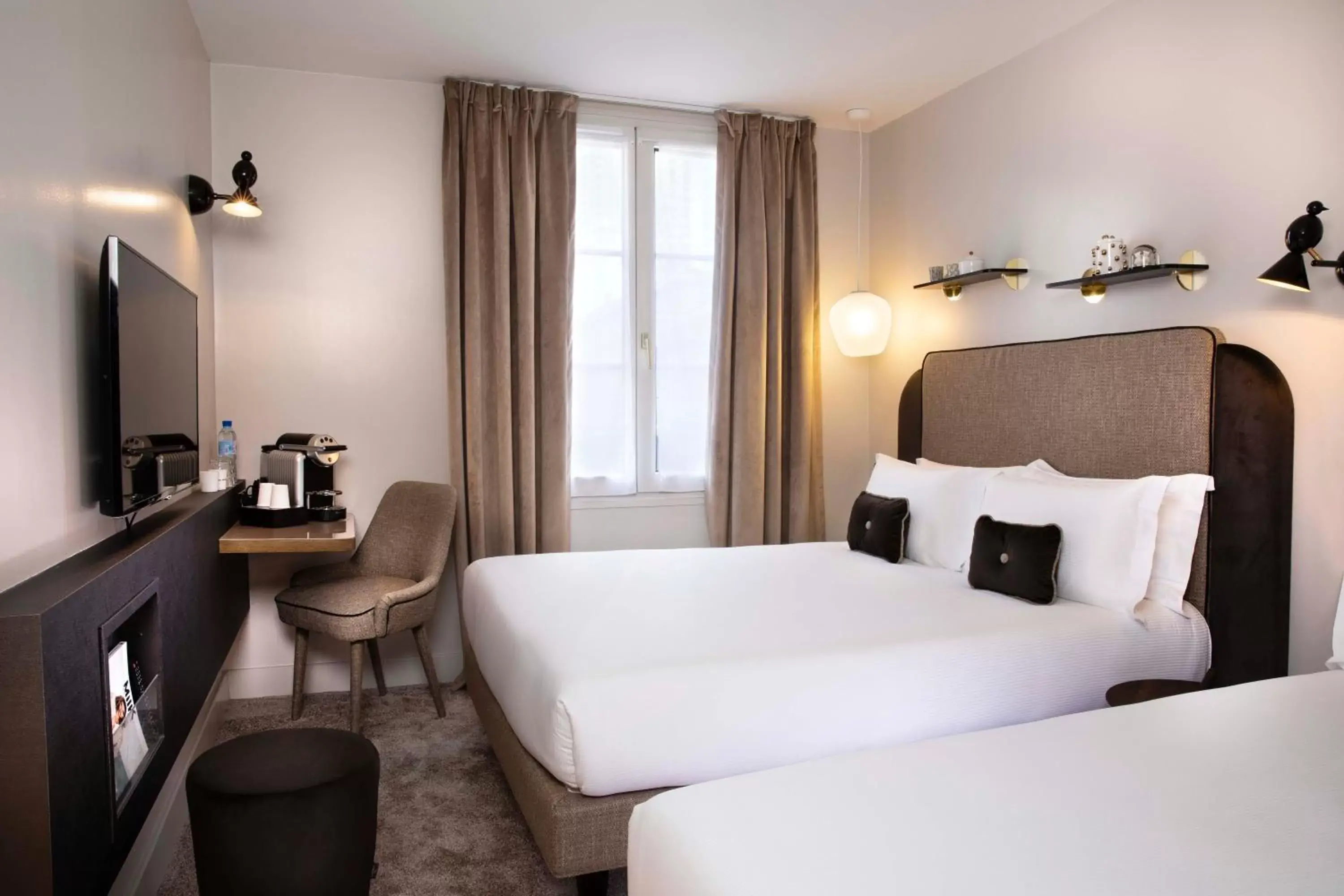 Photo of the whole room, Bed in Hôtel Eiffel Saint Charles