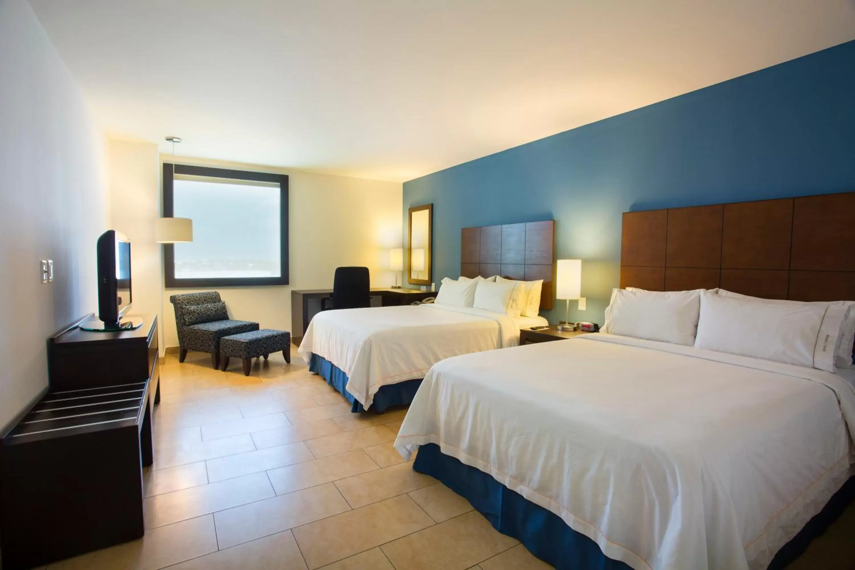 Photo of the whole room, Bed in Holiday Inn Express Mérida, an IHG Hotel