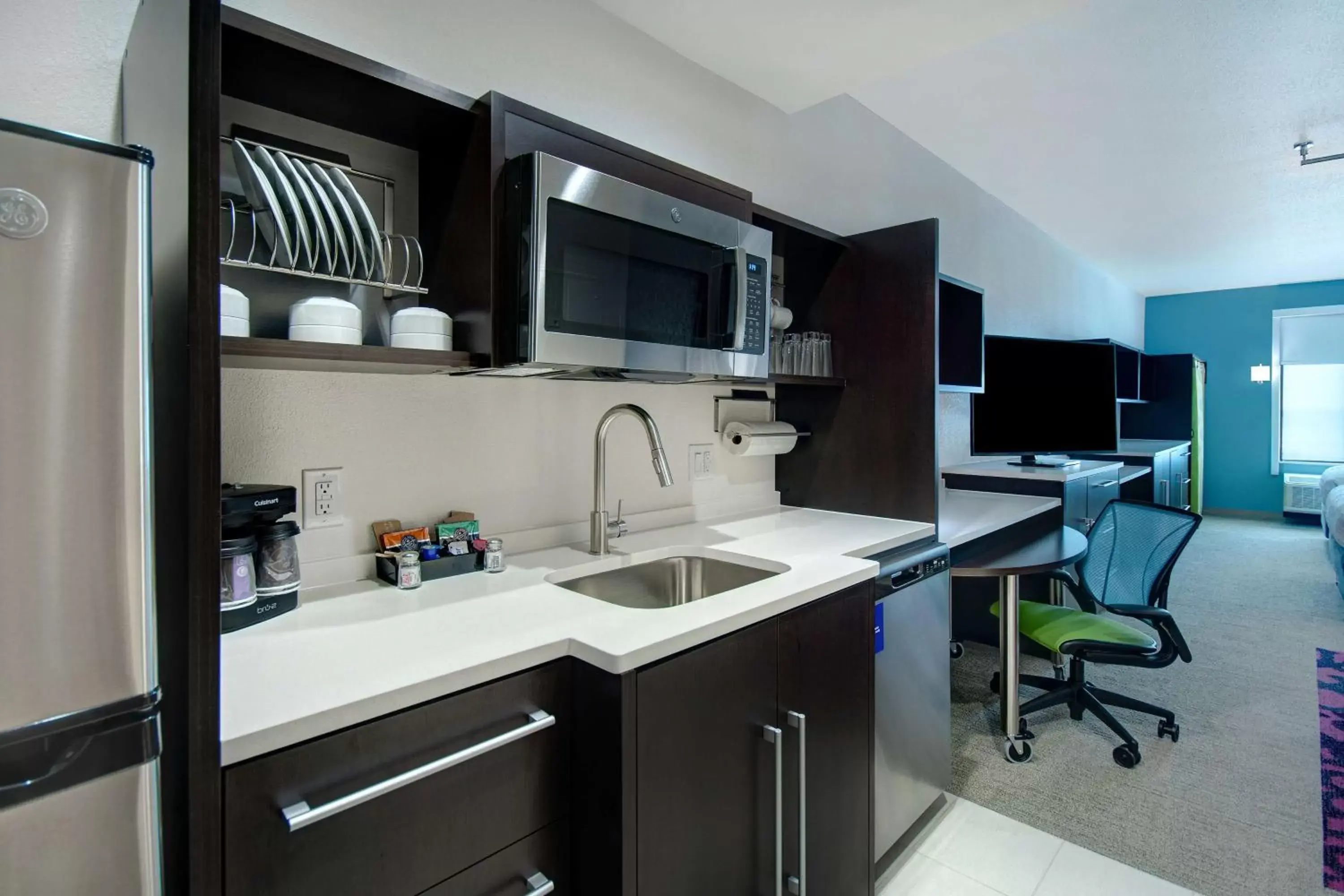 Kitchen or kitchenette, Kitchen/Kitchenette in Home2 Suites By Hilton Burleson