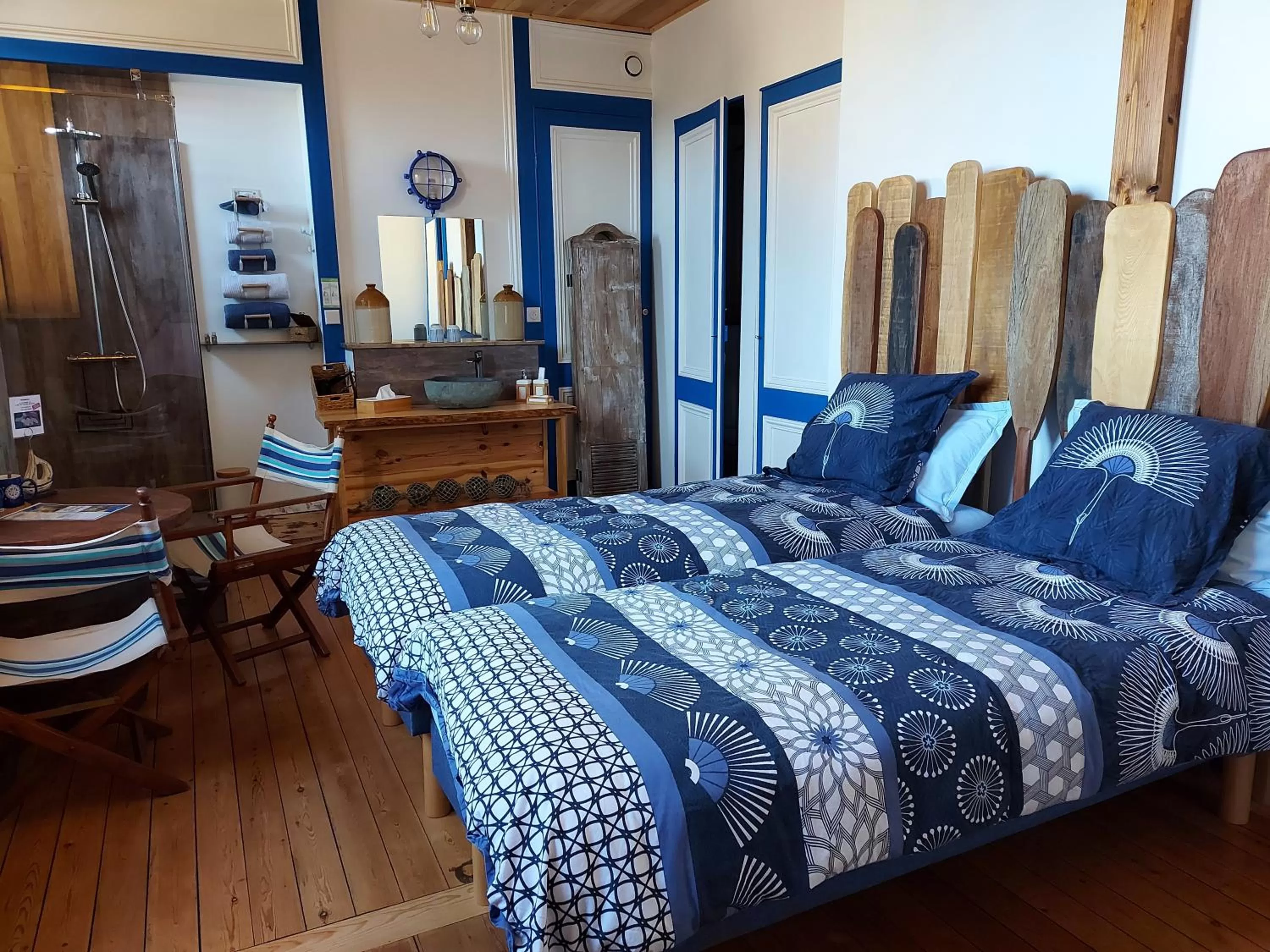 Shower, Bed in B & B Les Secrets des Loges