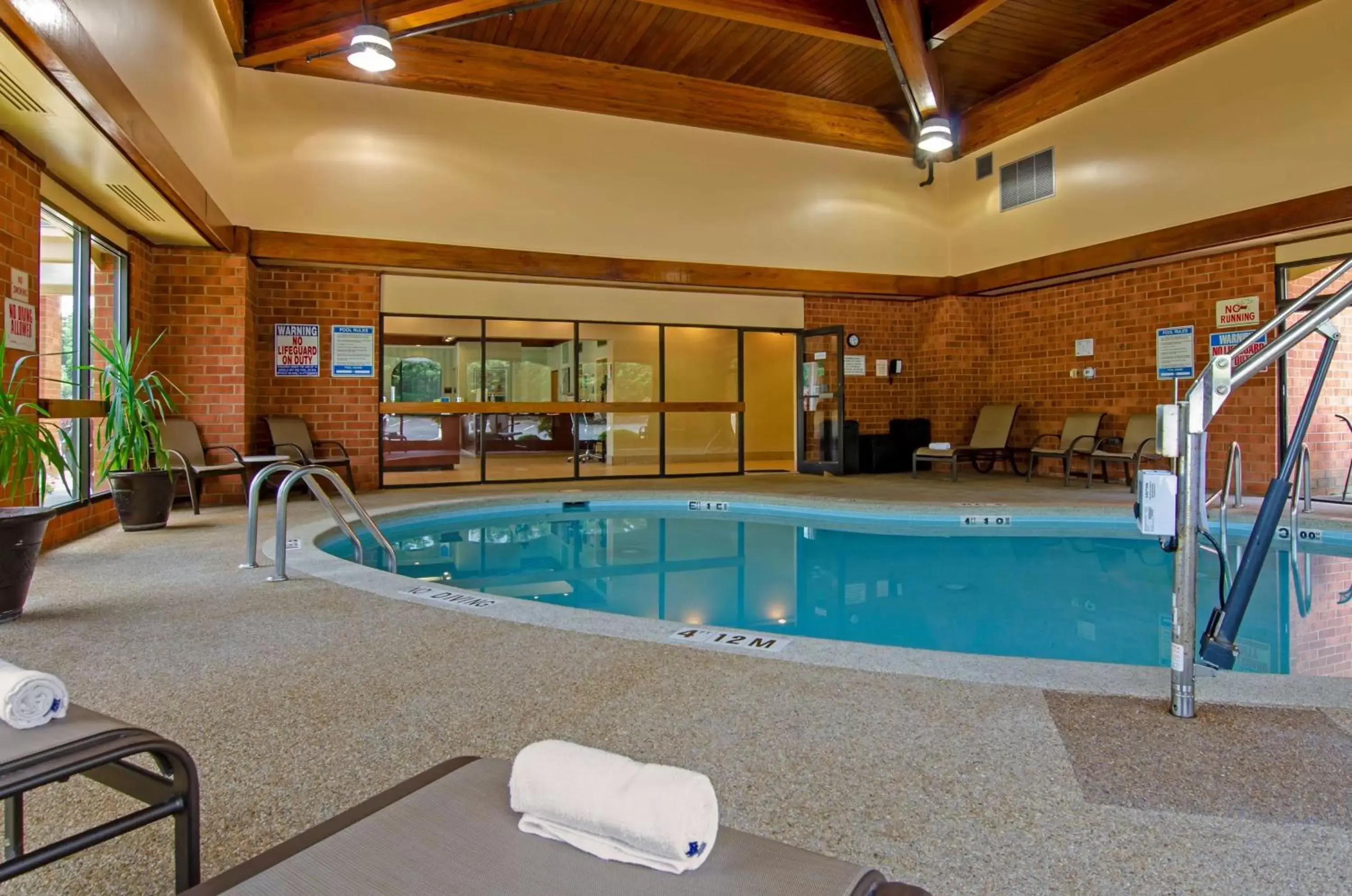 Pool view, Swimming Pool in Best Western Staunton Inn