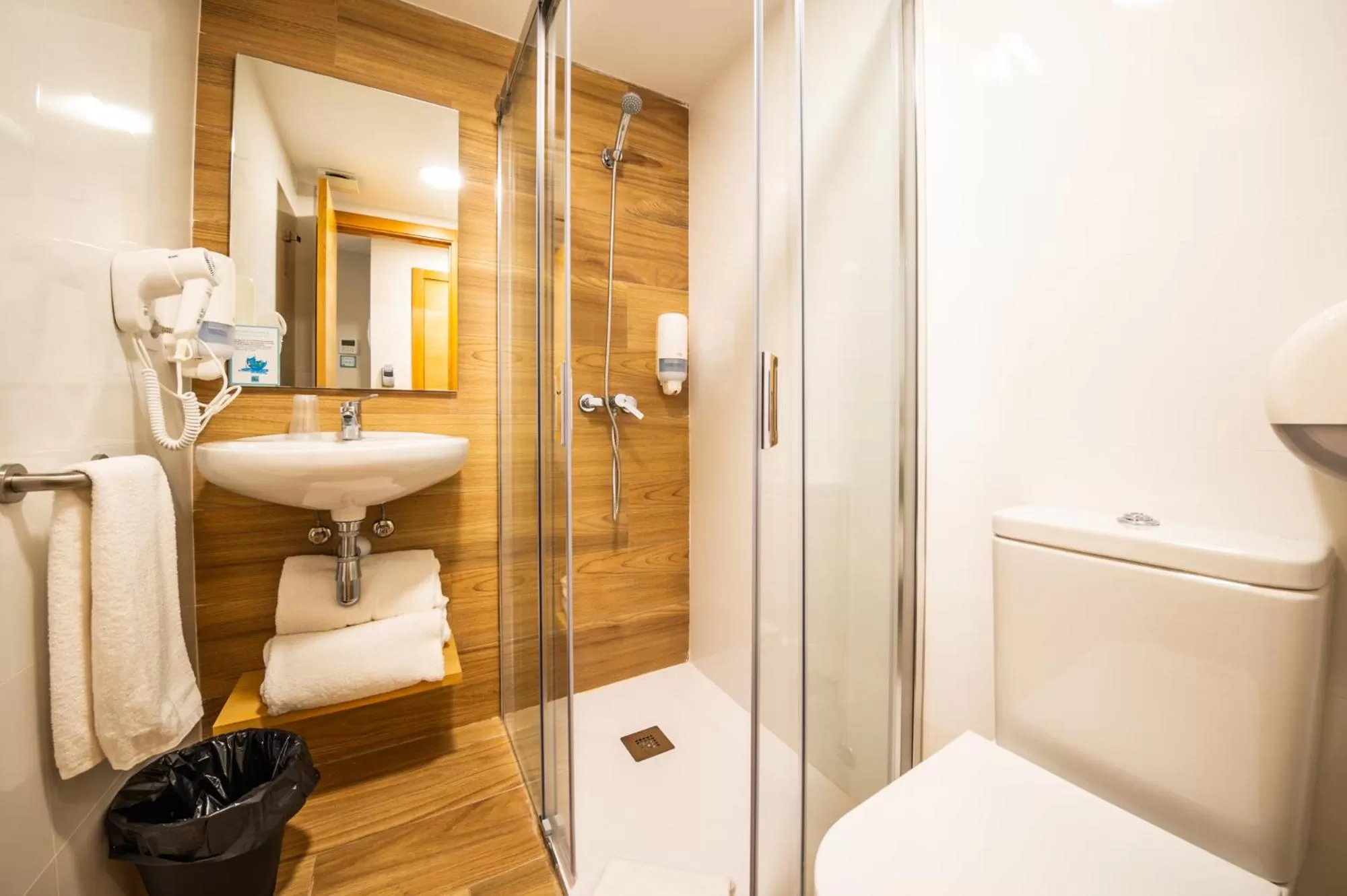 Standard Double Room in Hotel Vas Vitoria AutoCheckIn