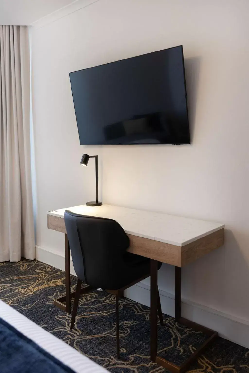 TV and multimedia, TV/Entertainment Center in Hotel Grand Chancellor Brisbane