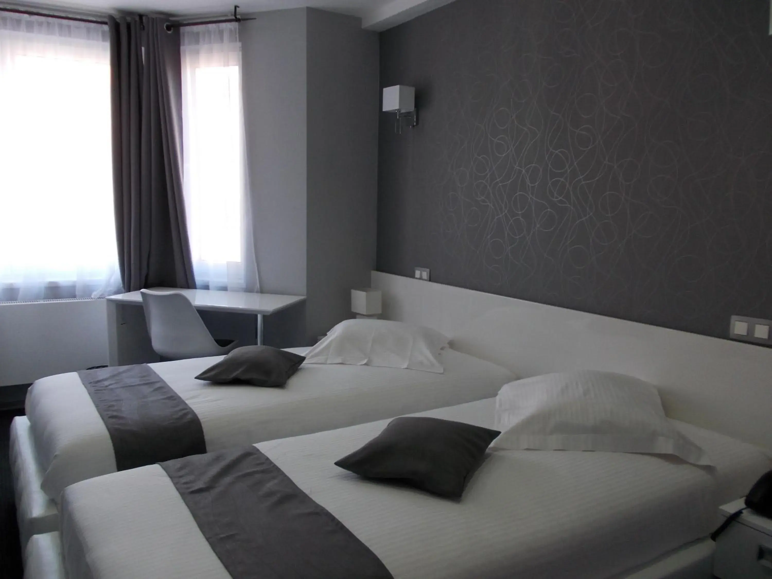 Bed in Hotel Phenix