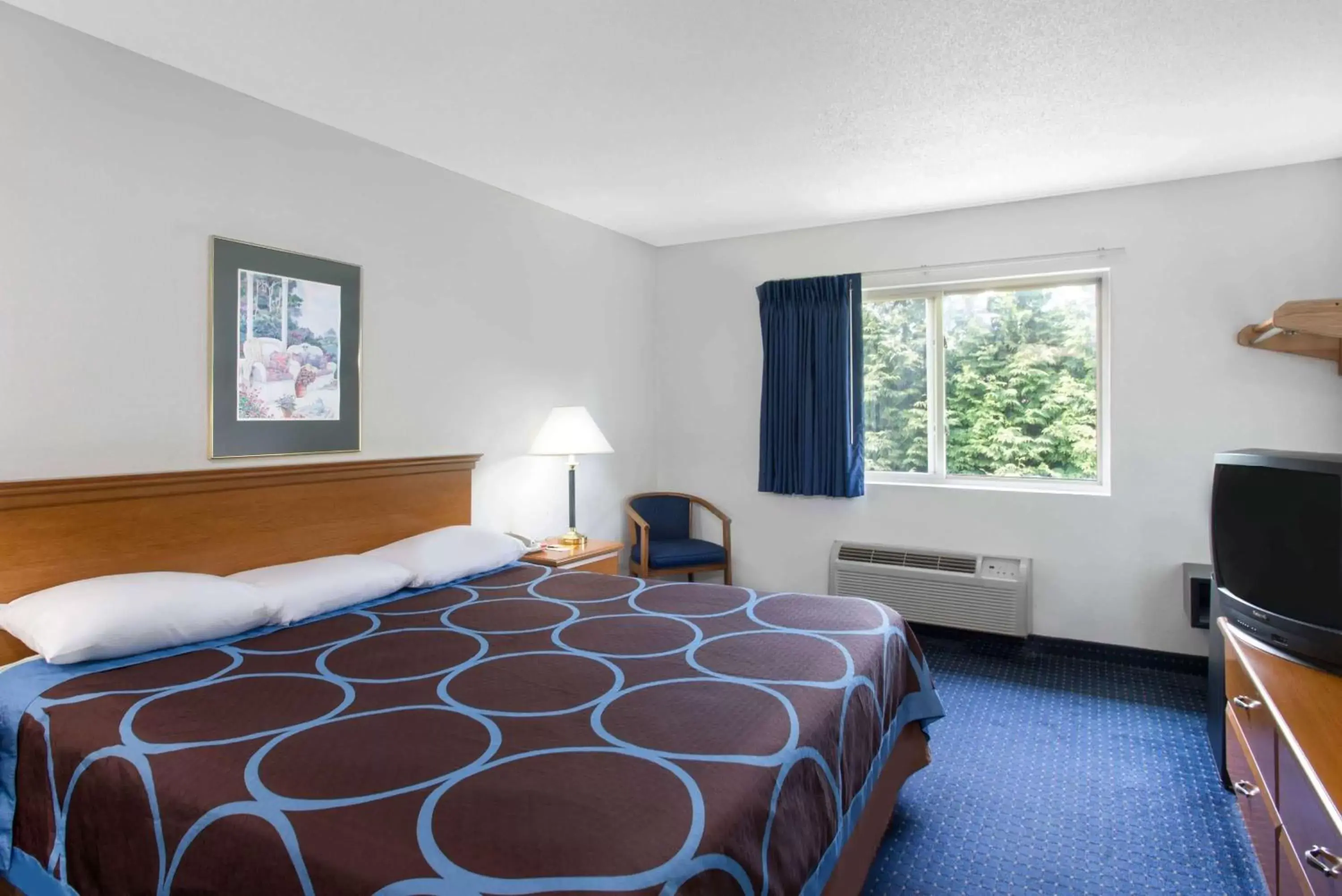 Photo of the whole room, Bed in Super 8 by Wyndham Kingston