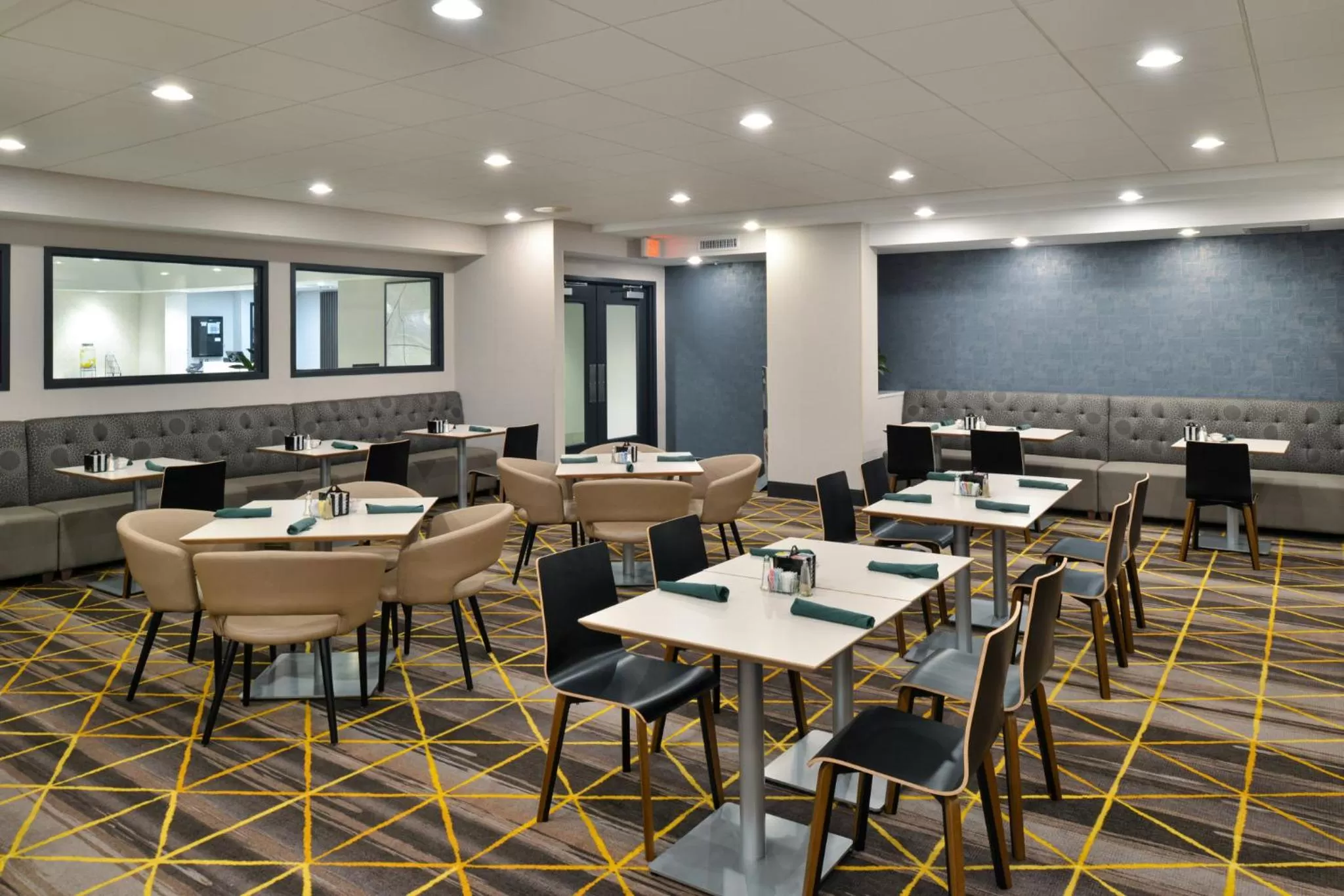 Restaurant/places to eat in Holiday Inn Hotel & Suites Overland Park-Convention Center by IHG
