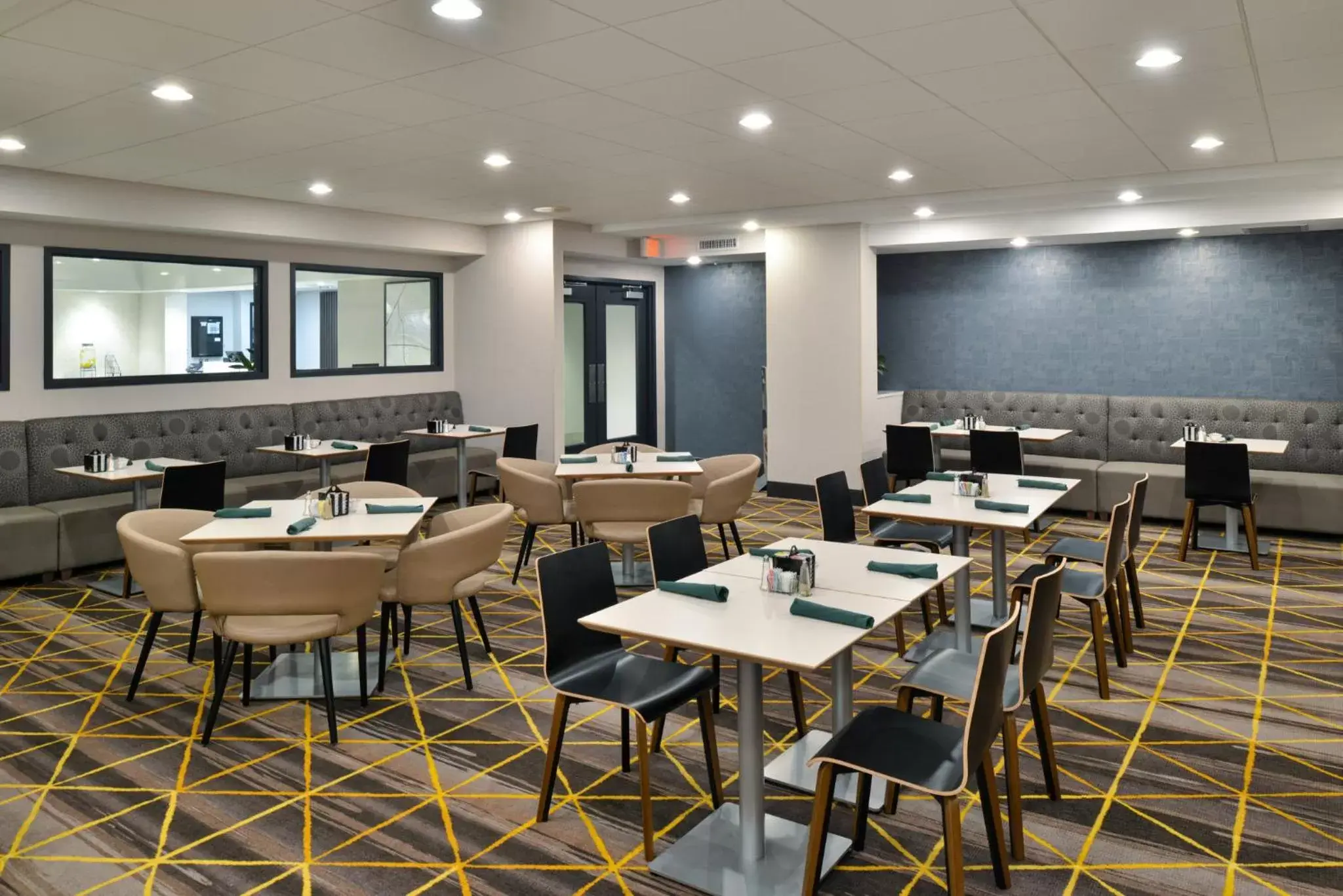 Restaurant/Places to Eat in Holiday Inn Hotel & Suites Overland Park-Convention Center, an IHG Hotel