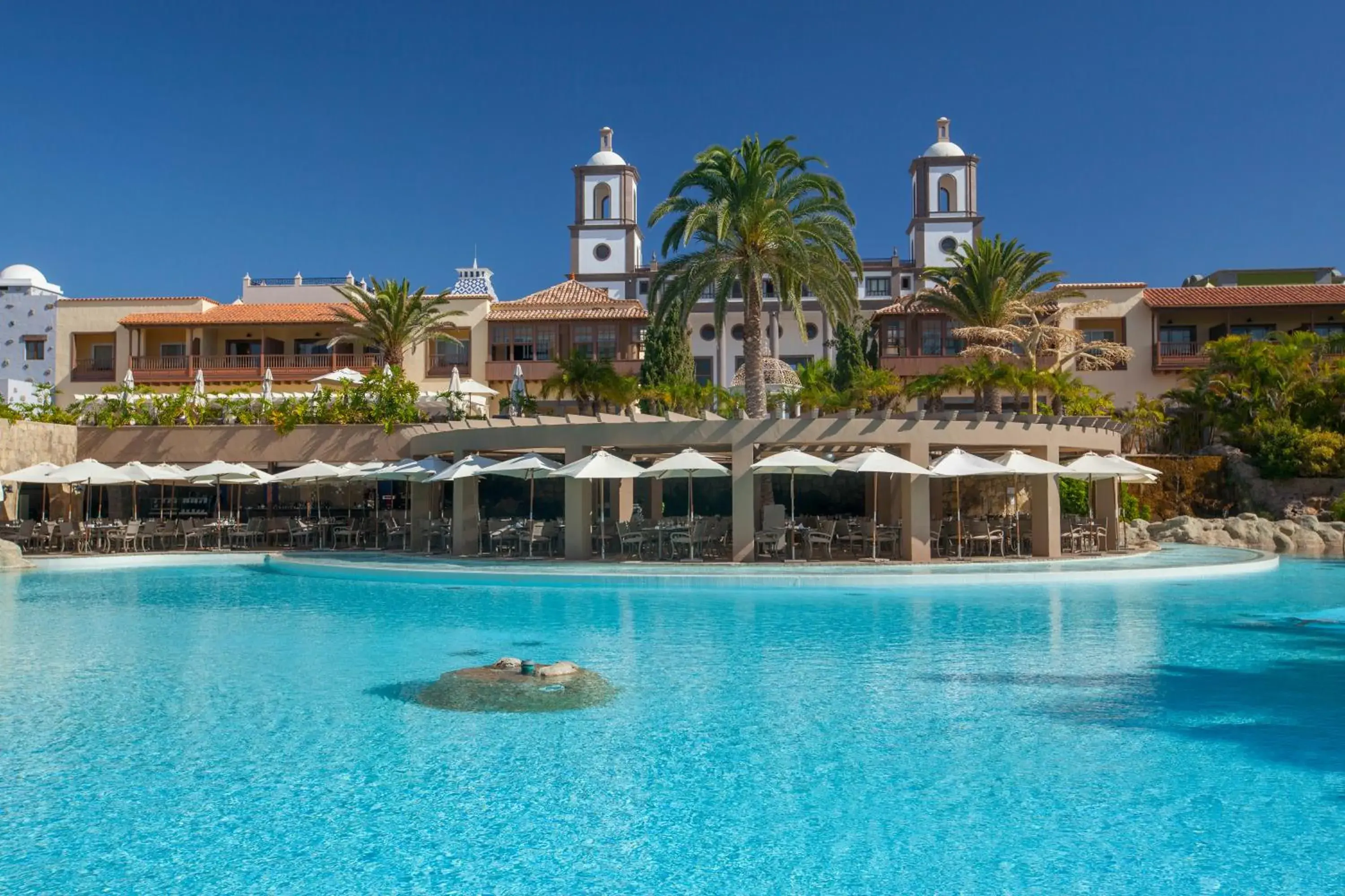 Swimming pool in Lopesan Villa del Conde Resort & Thalasso Swimming pool in Lopesan Villa del Conde Resort & Thalasso