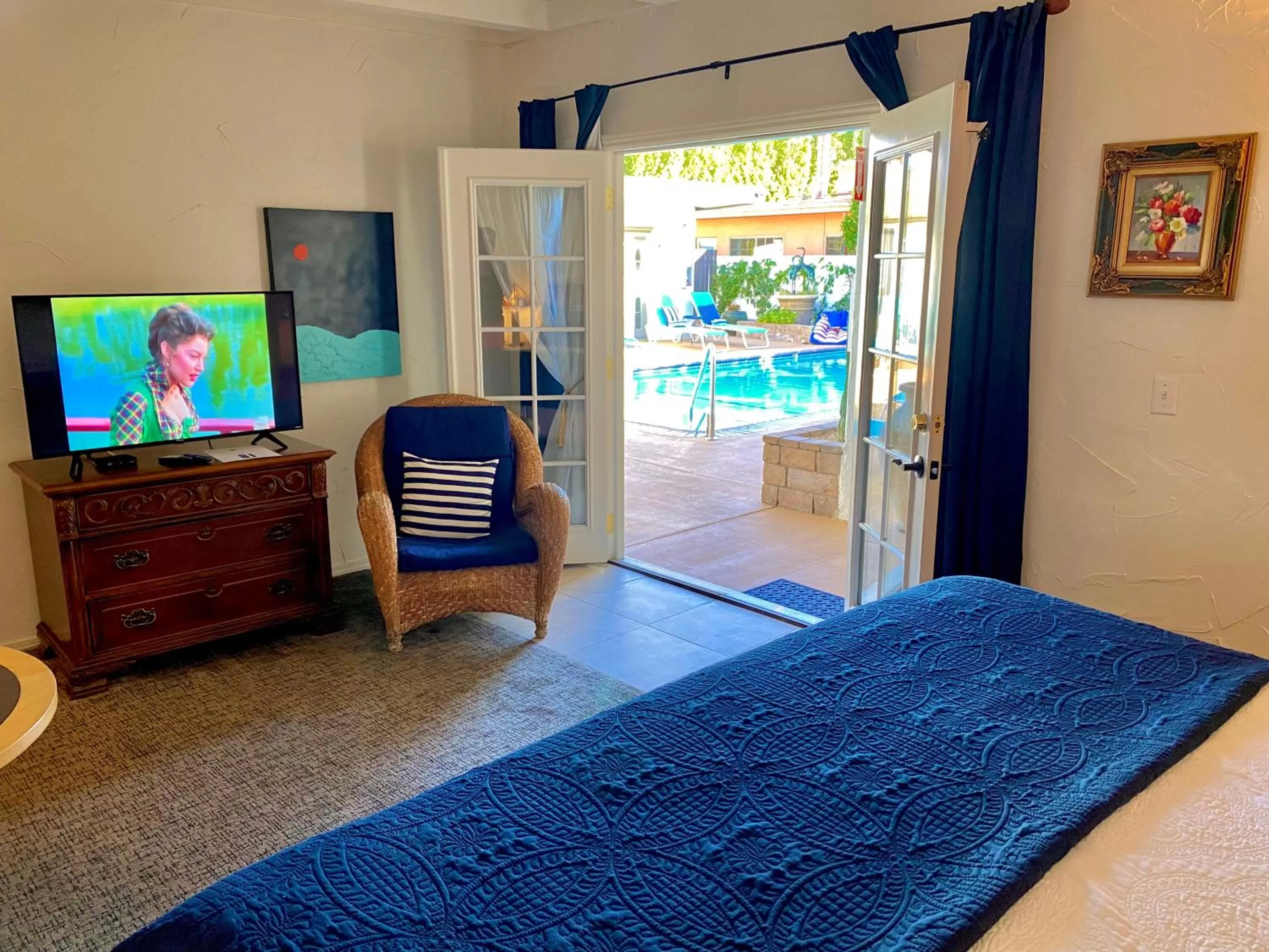 Bed in Old Ranch Inn - Adults Only 21 & Up