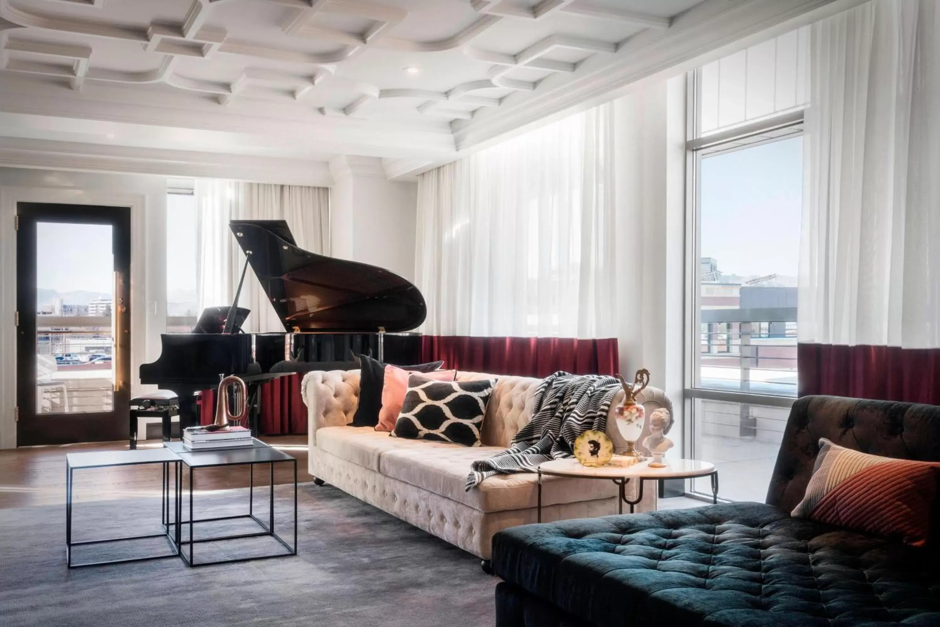 Living room, Seating Area in The Elizabeth Hotel, Autograph Collection