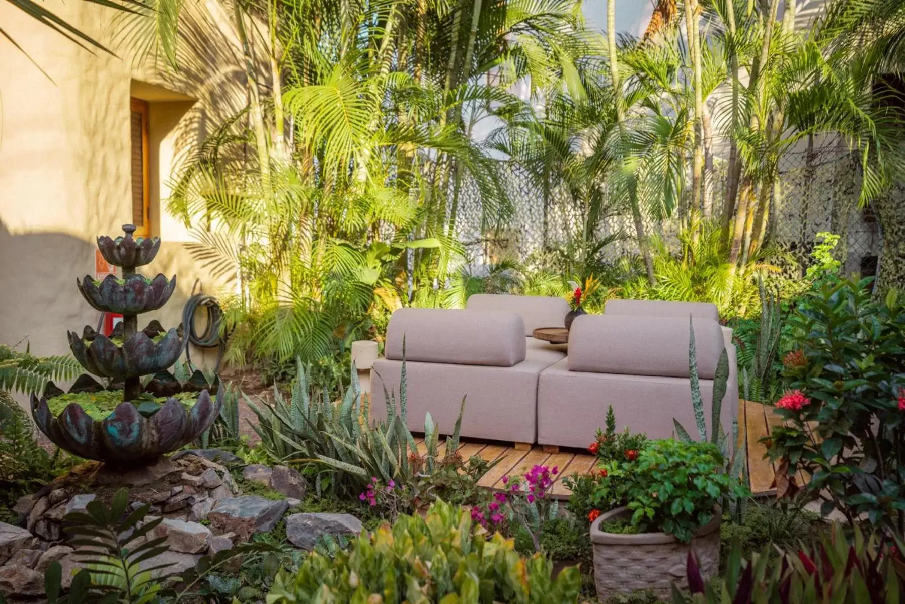 Garden in La Villa Luz (sólo adultos)