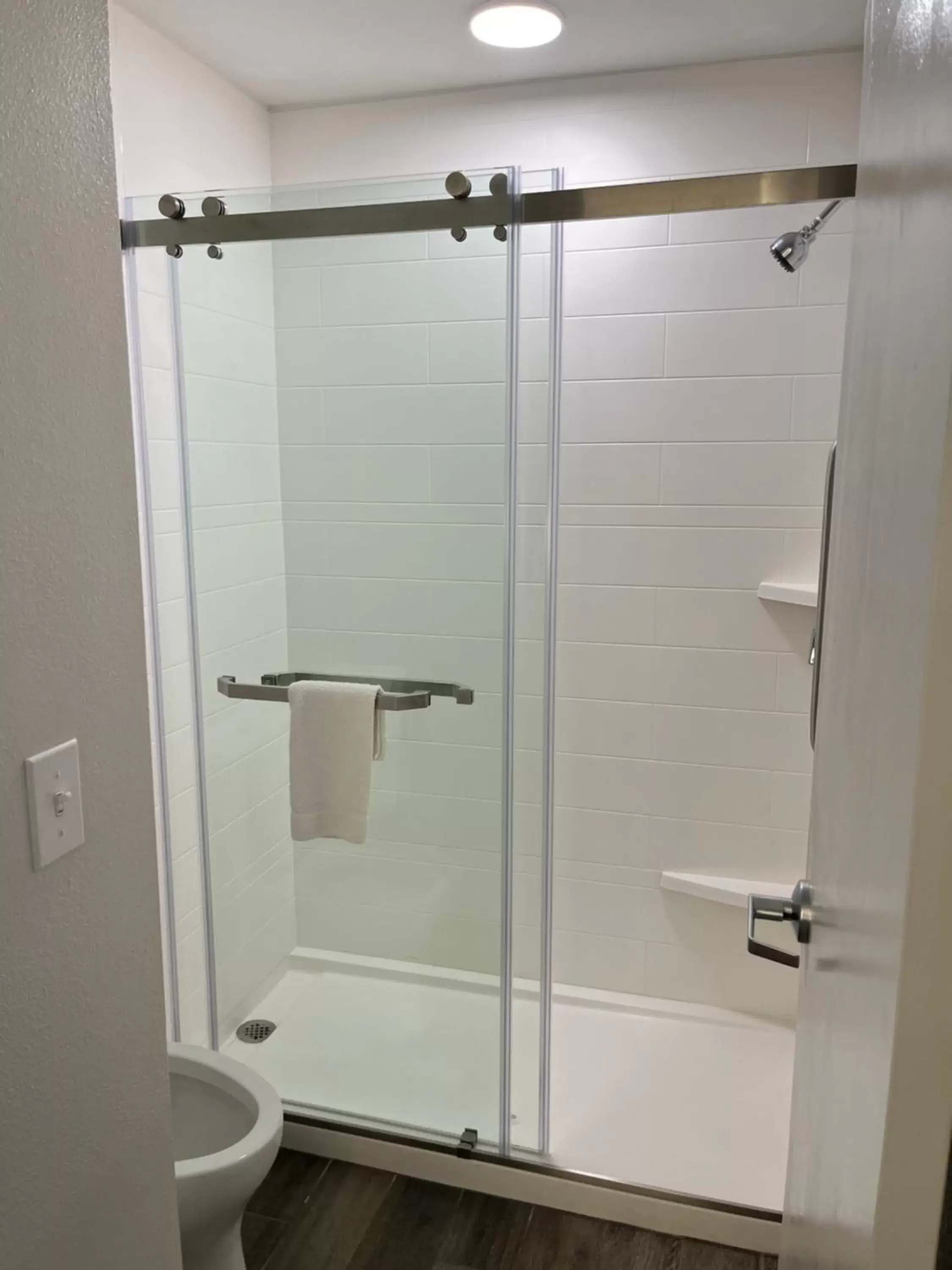 Shower, Bathroom in La Quinta by Wyndham Nashville Airport