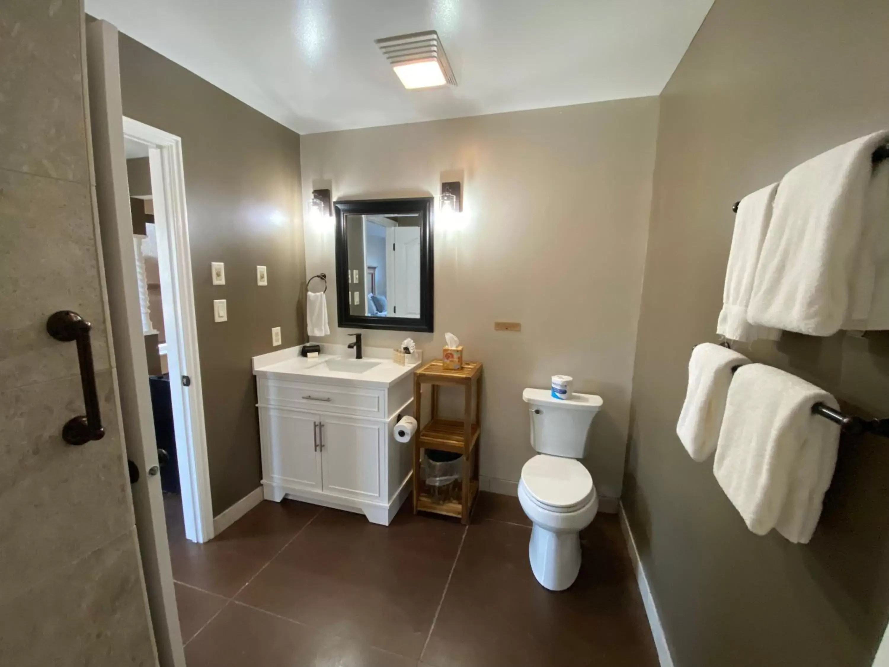 Bathroom in SkyRidge Inn