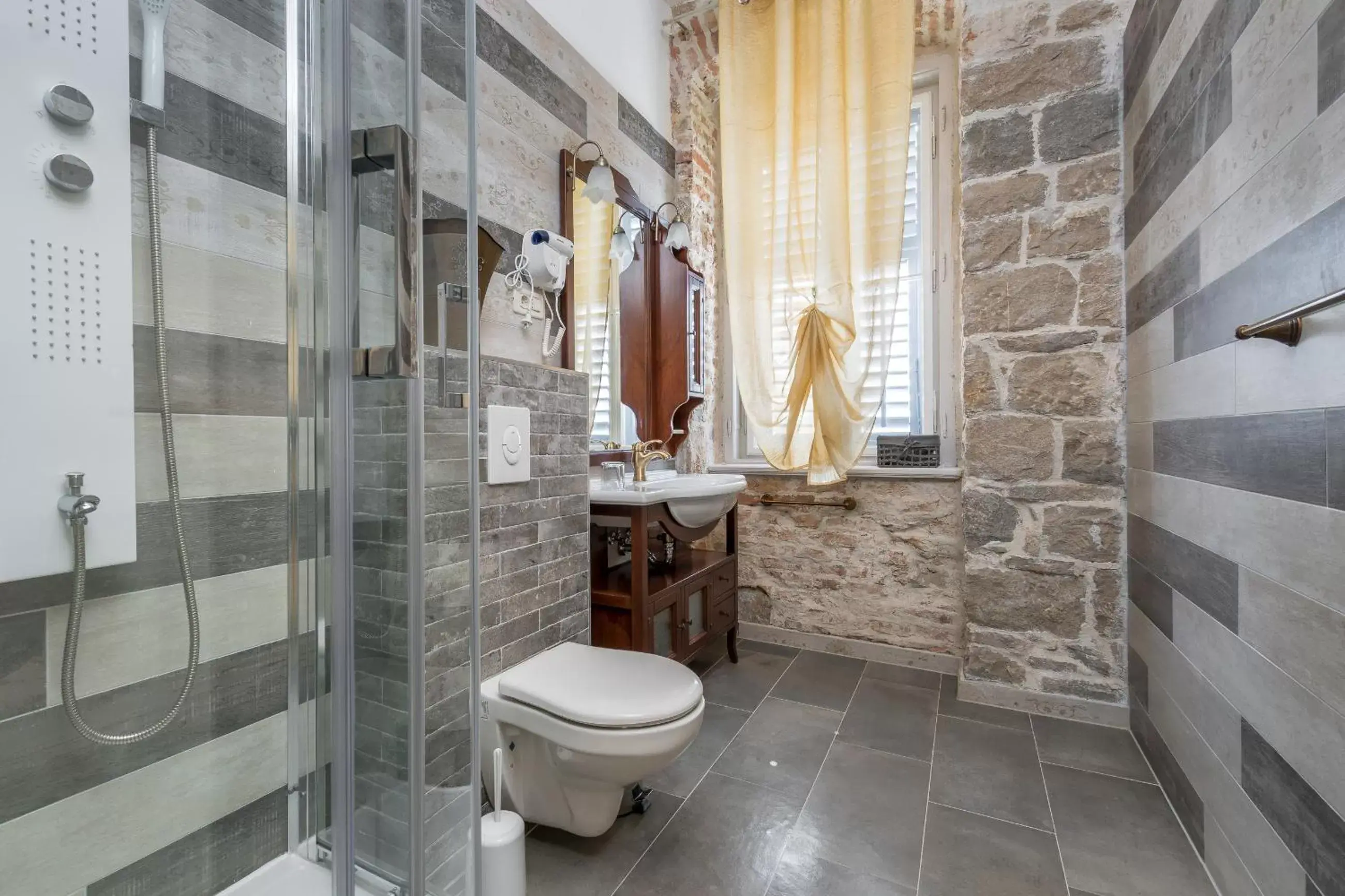 Bathroom in Pietra Rossa