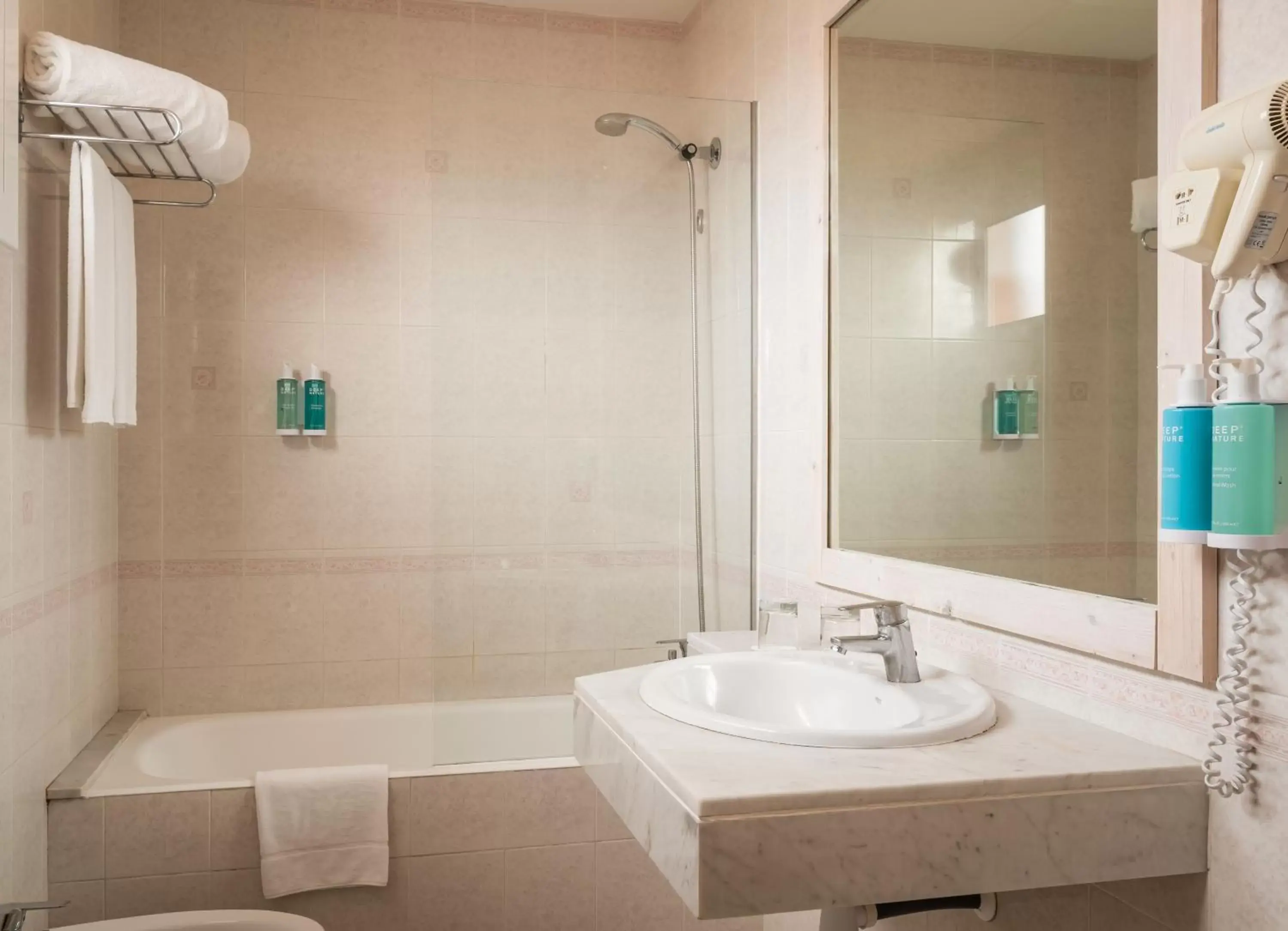Bathroom in Hotel Medium Sitges Park