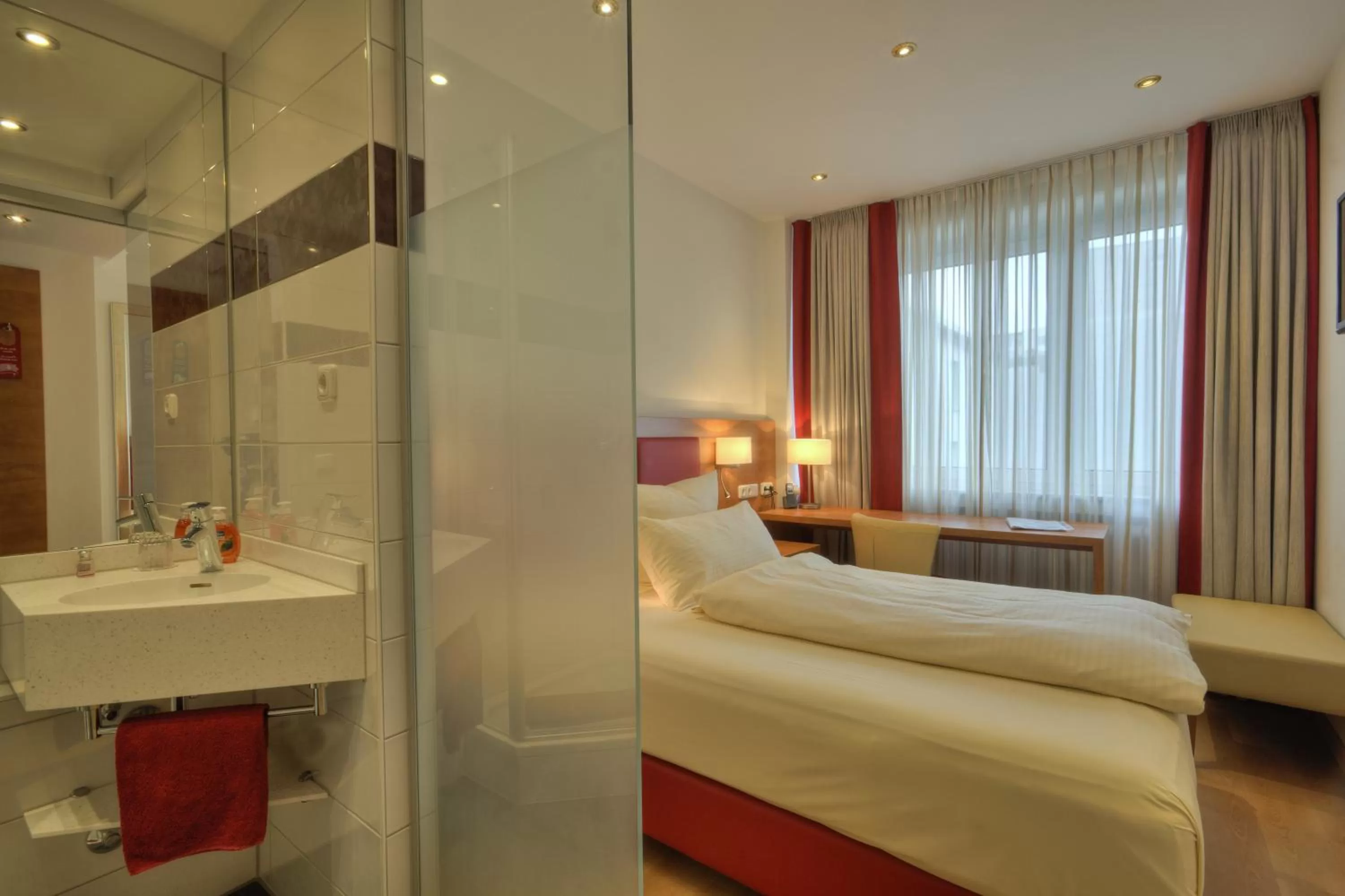 Day, Bed in Hotel Condor