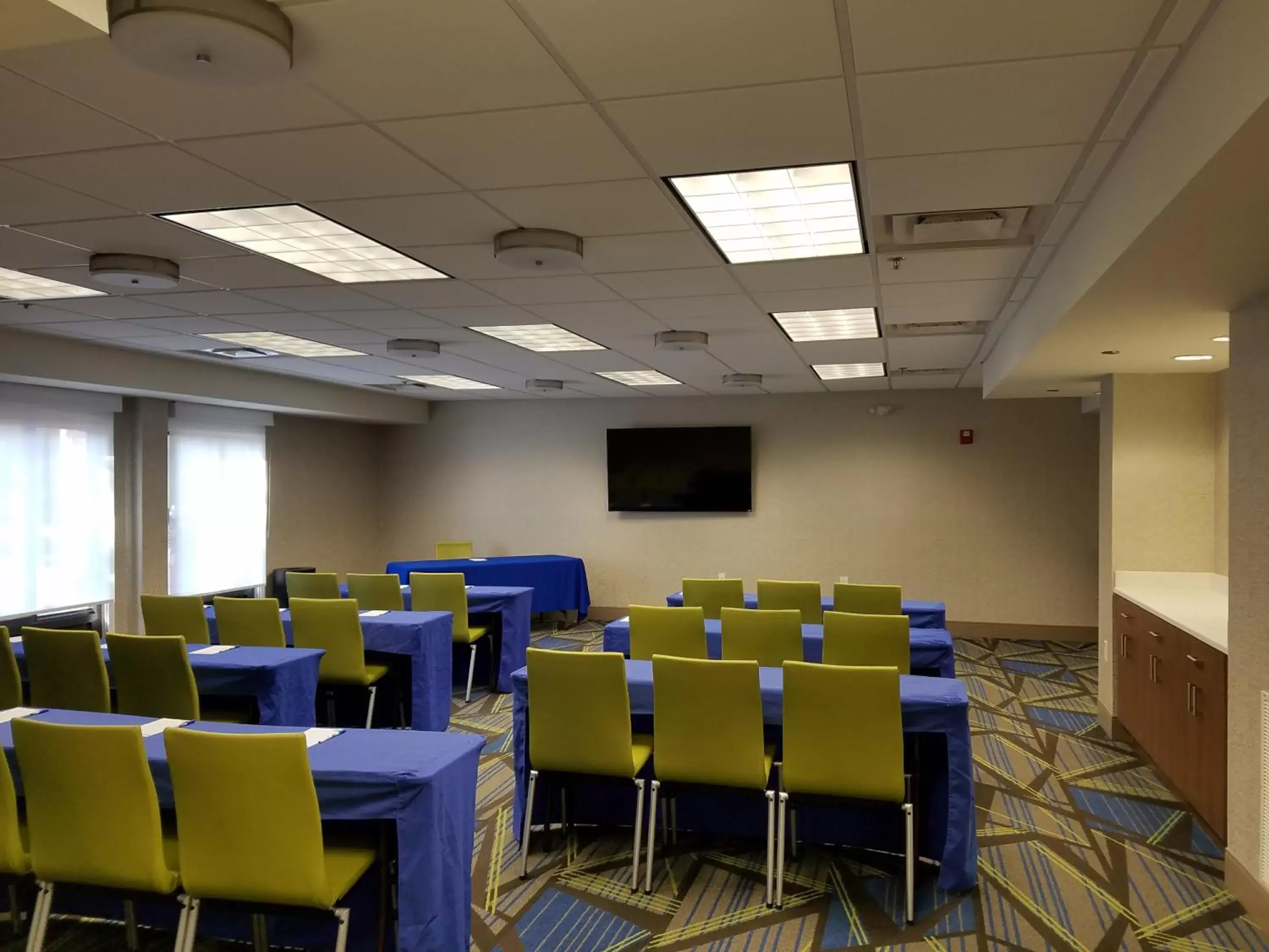 Meeting/conference room in Holiday Inn Express Hotel & Suites Jacksonville-South, an IHG Hotel